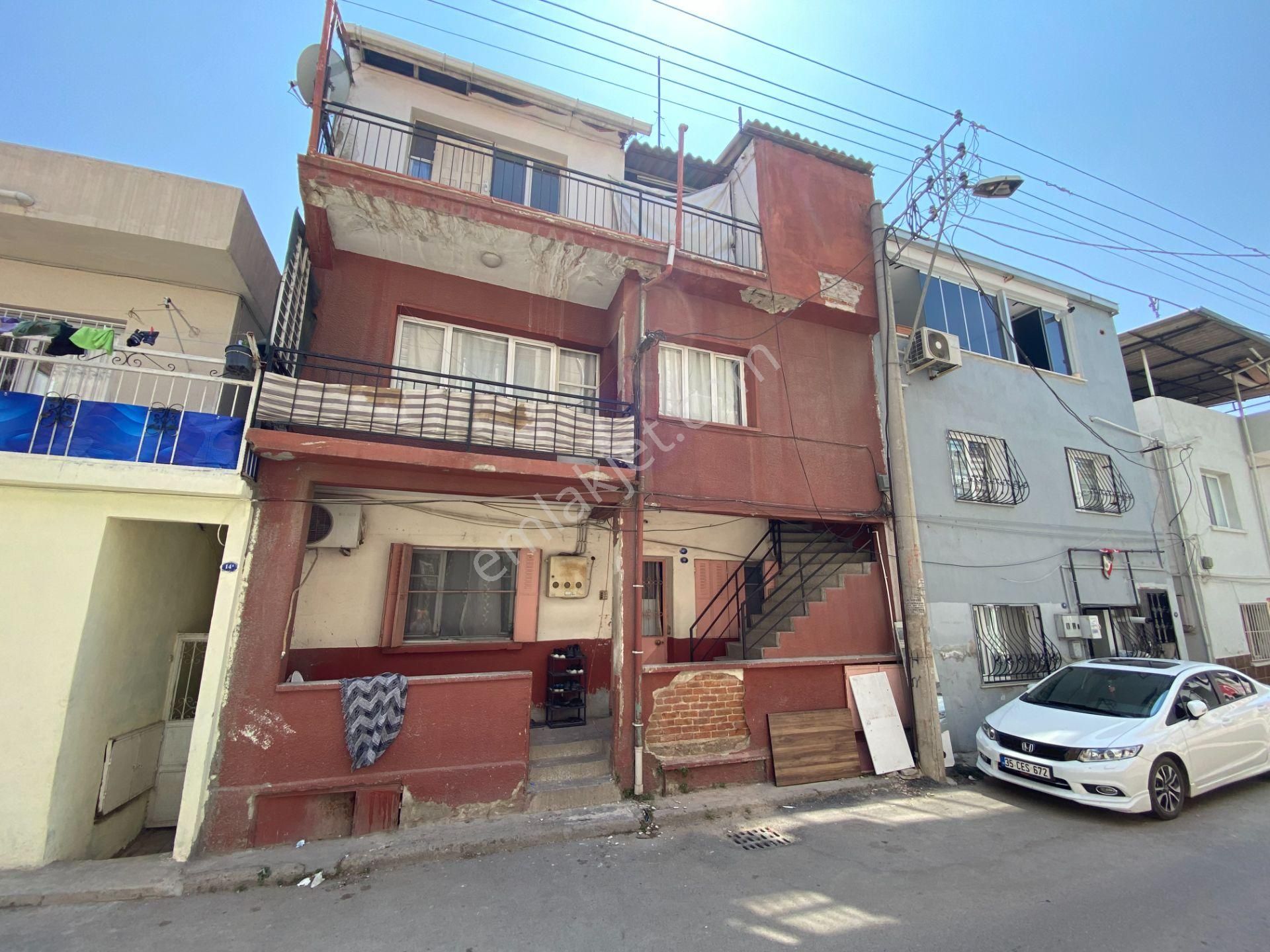 Karabağlar Yunus Emre Mah. Komple Satılık 3 Katlı Bina