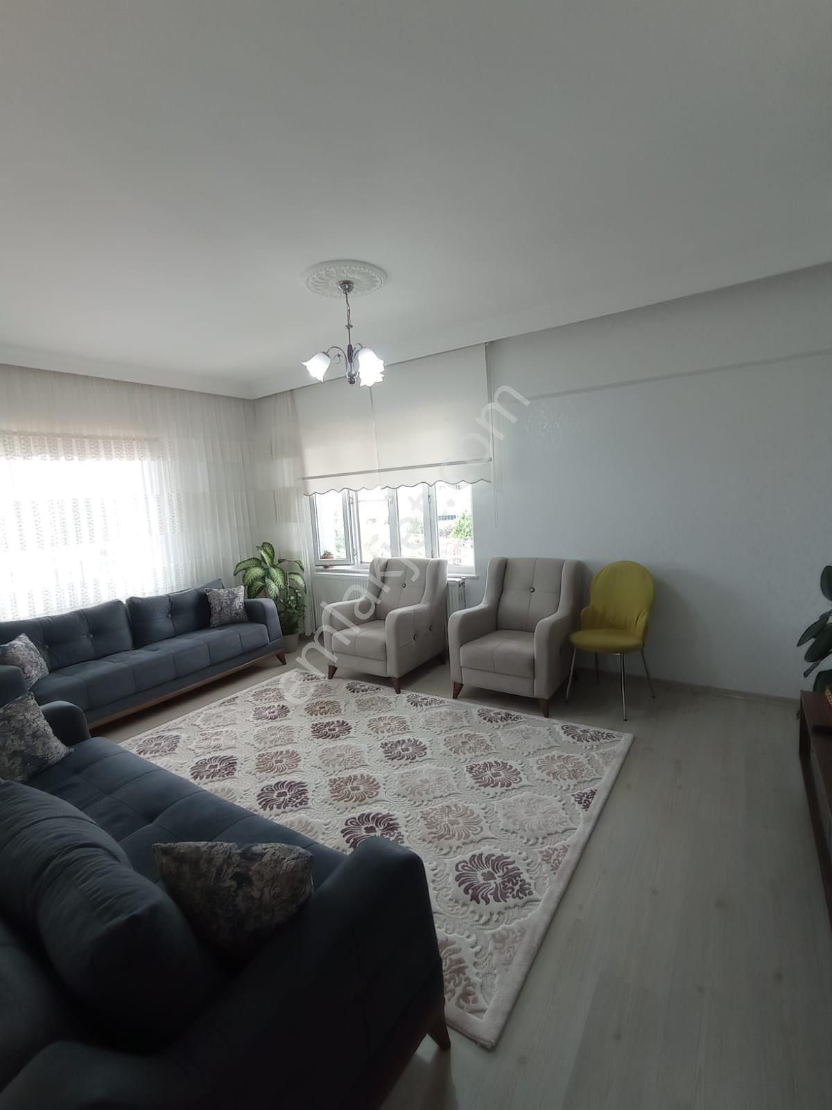 Karataş Merkezde Uzay Çatılı Pazar Yeri Yanı 2+1 Bakımlı Daire
