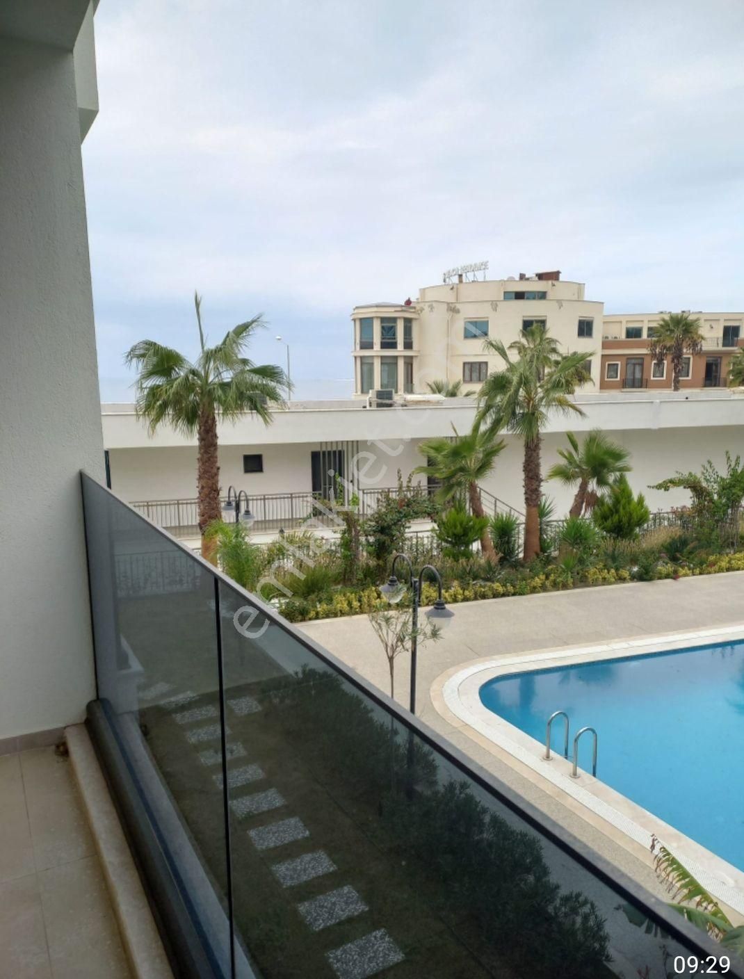 Kadınlar Denizinde Denize Sıfır Havuzlu Site İçinde Deniz Manzaralı 1+1 Eşyalı Daire