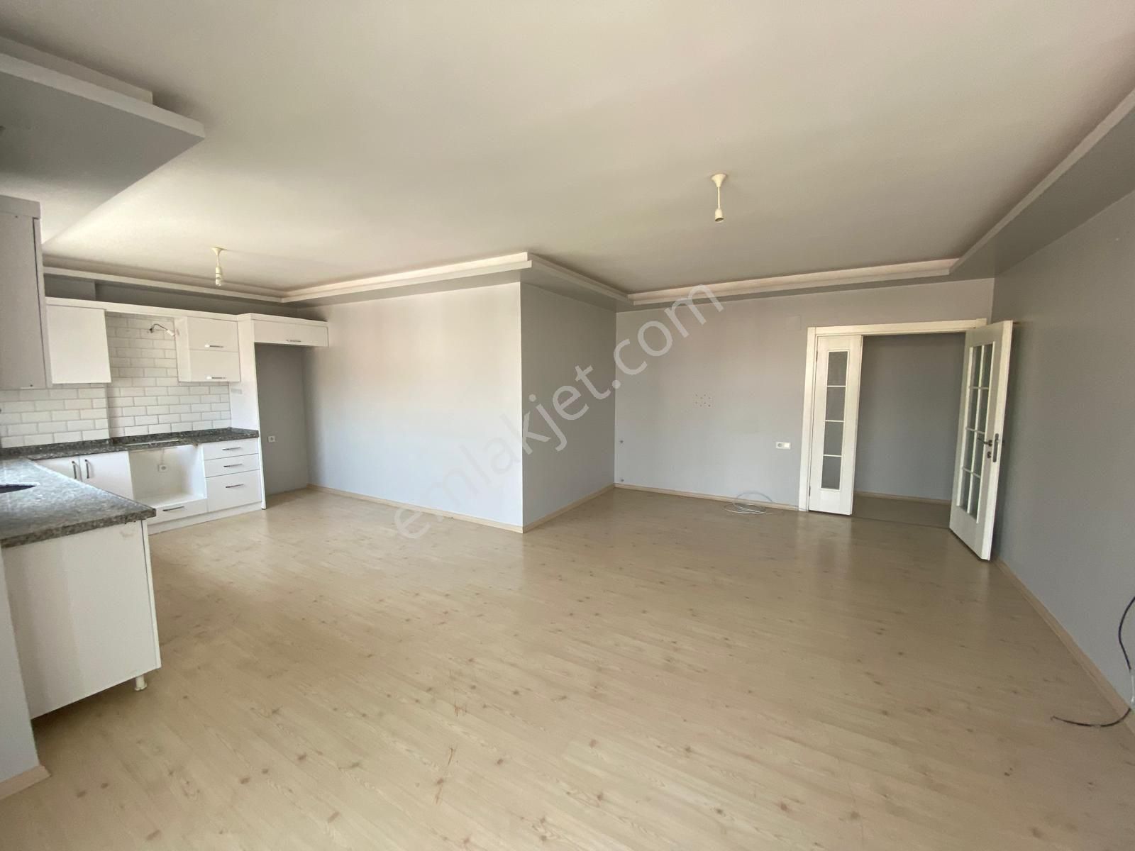 Erdemli Merkez Mahallesi'nde Kiralık 3+1 Daire
