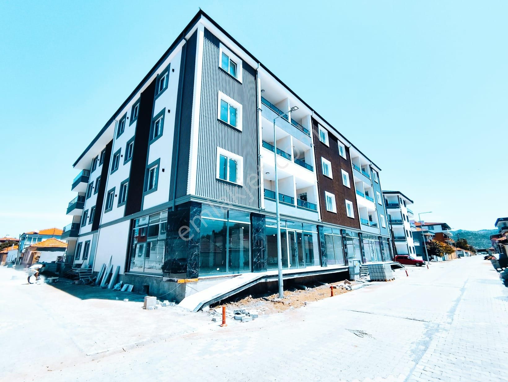 Ayvalık Altınova'da 4 Katlı Binanın 4 Katı 3+1 Sıfır Daire
