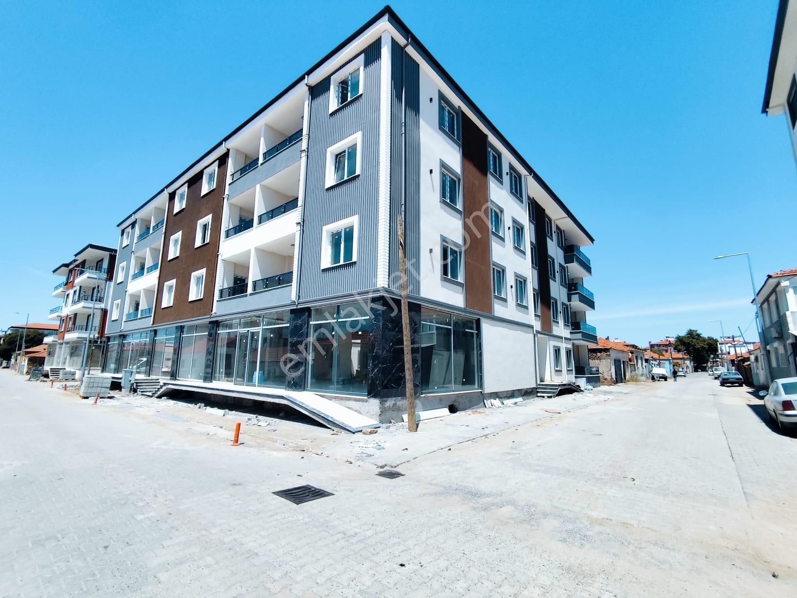 Ayvalık Altınova'da 4 Katlı Binanın 4 Katı 3+1 Sıfır Daire - Görsel 2