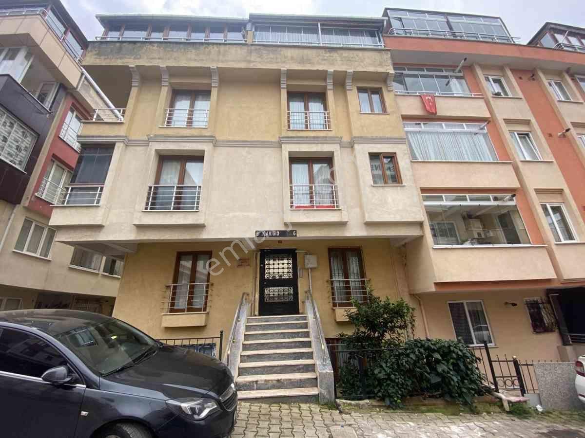 Çekmeköy Mimar Sınan Da 1+1 Satılık Bahçekatı Daıre