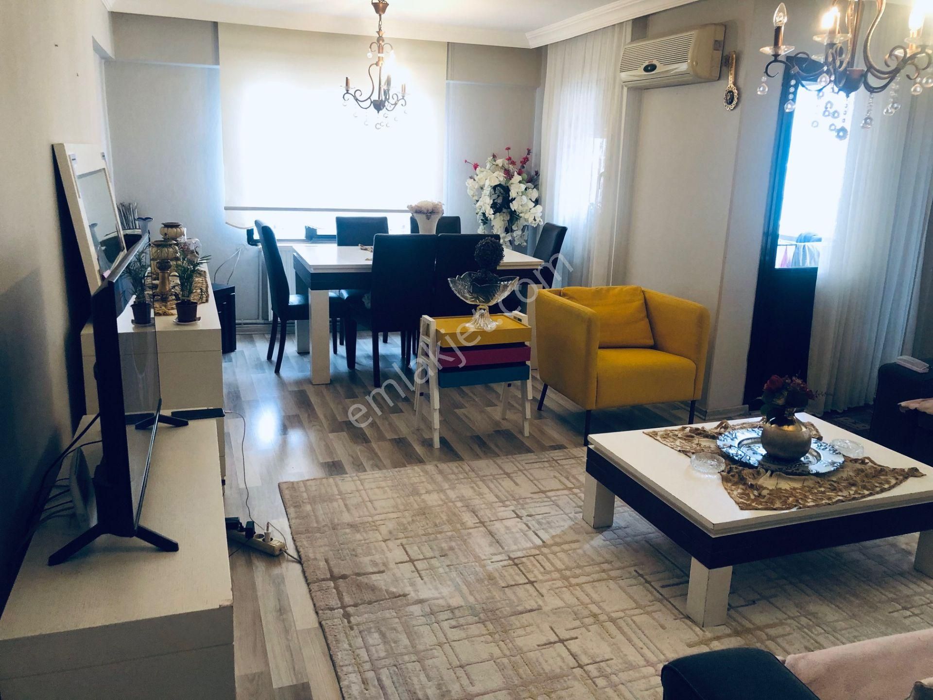 Bayraklı Haşim İşcan Caddesi Üzeri Eşyalı Kiralık 3+1 Daire