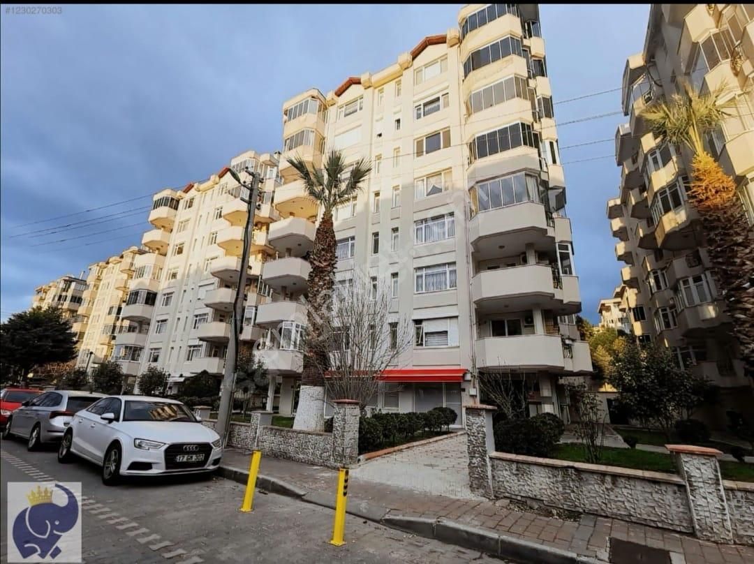 Cevatpaşa'da Merkezi Konumda, Kısmi Deniz Manzaralı 3+1 Daire
