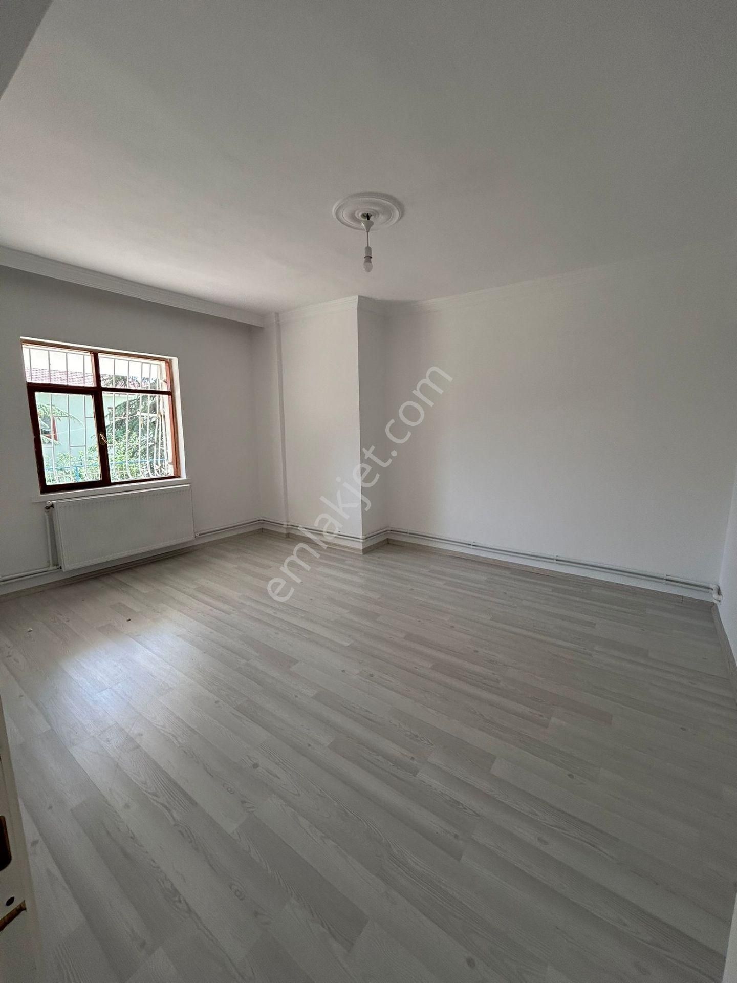 Kiralık Daire Cadde Üzerin De Hastaneler Toplu Taşıma Okullar Marketler Yanında