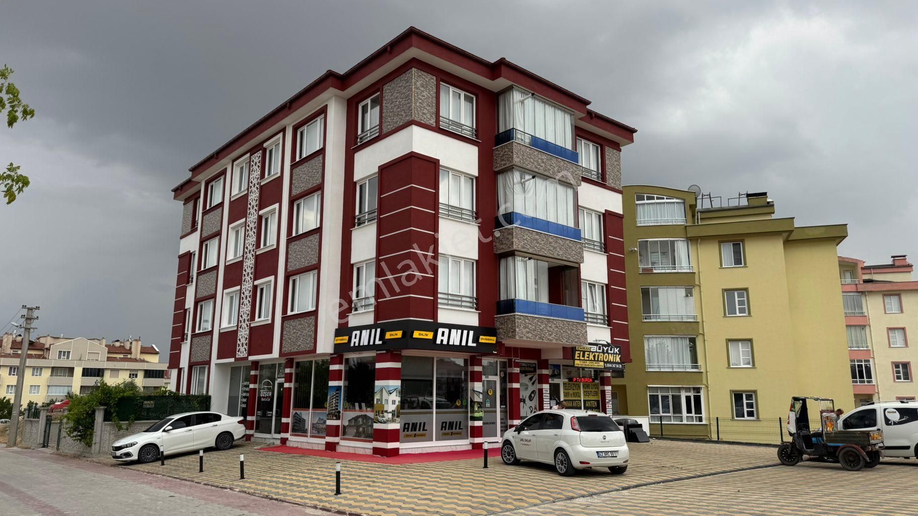 Kosova Mahallesi Veysel Karani Caddesi Üzeri Satılık Arakat 3+1 Daire 3 Yıllık