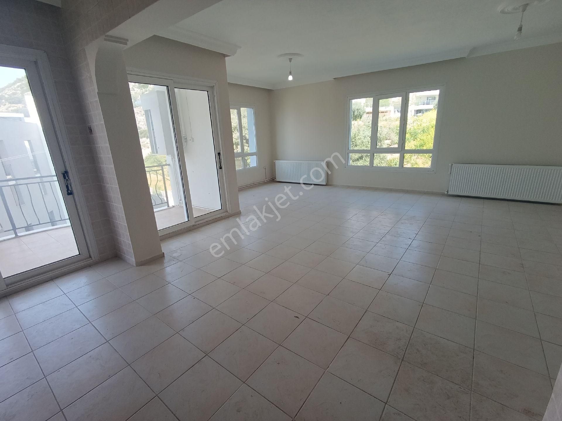 Deniz Manzaralı Ege Mahallesinde 3+1 Doğalgazlı Asansörlü Ebeveyn Banyolu Daire - Görsel 3