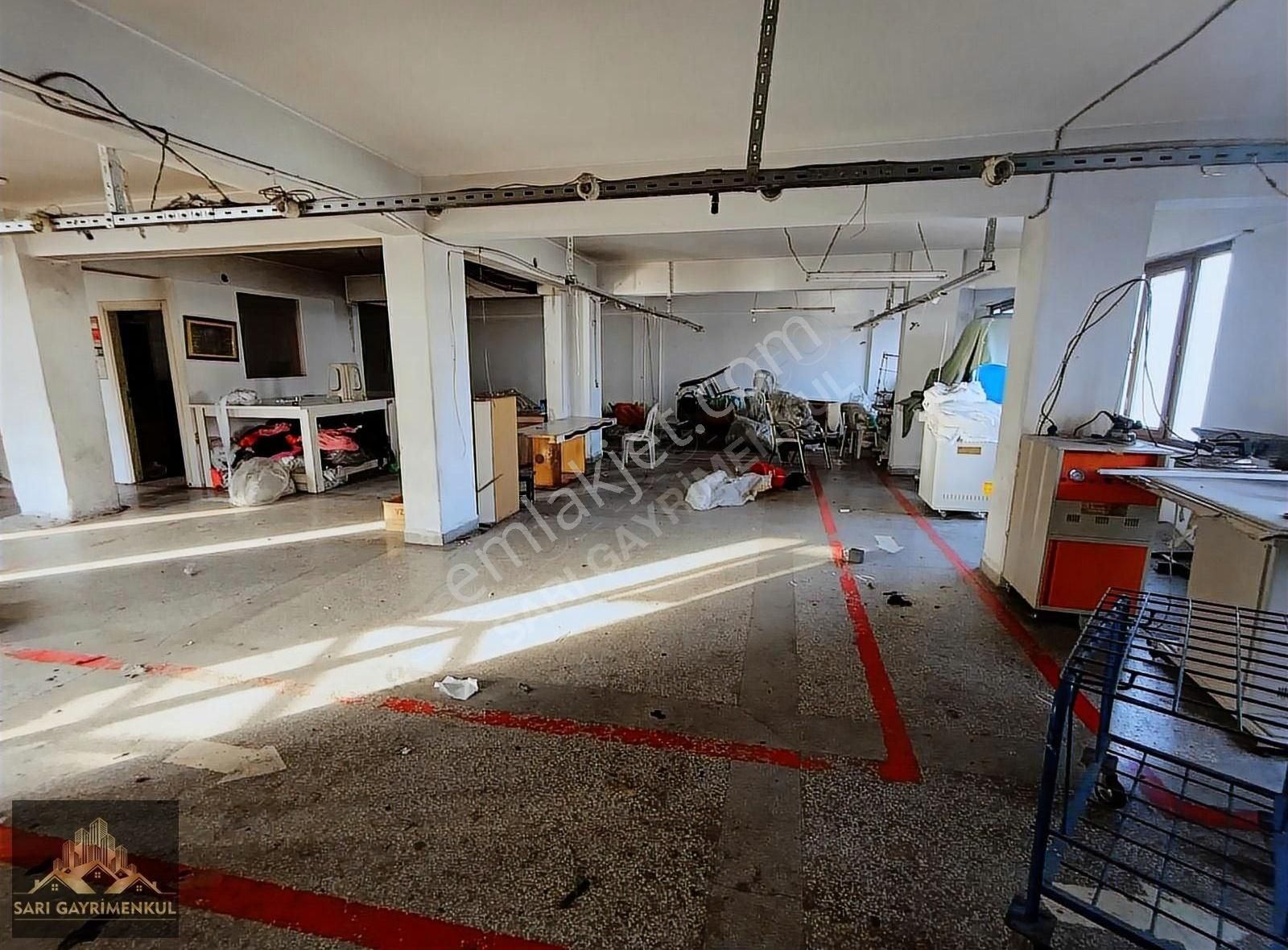 Sarı Gayrımenkuldan Kiralık İşyeri 200 M