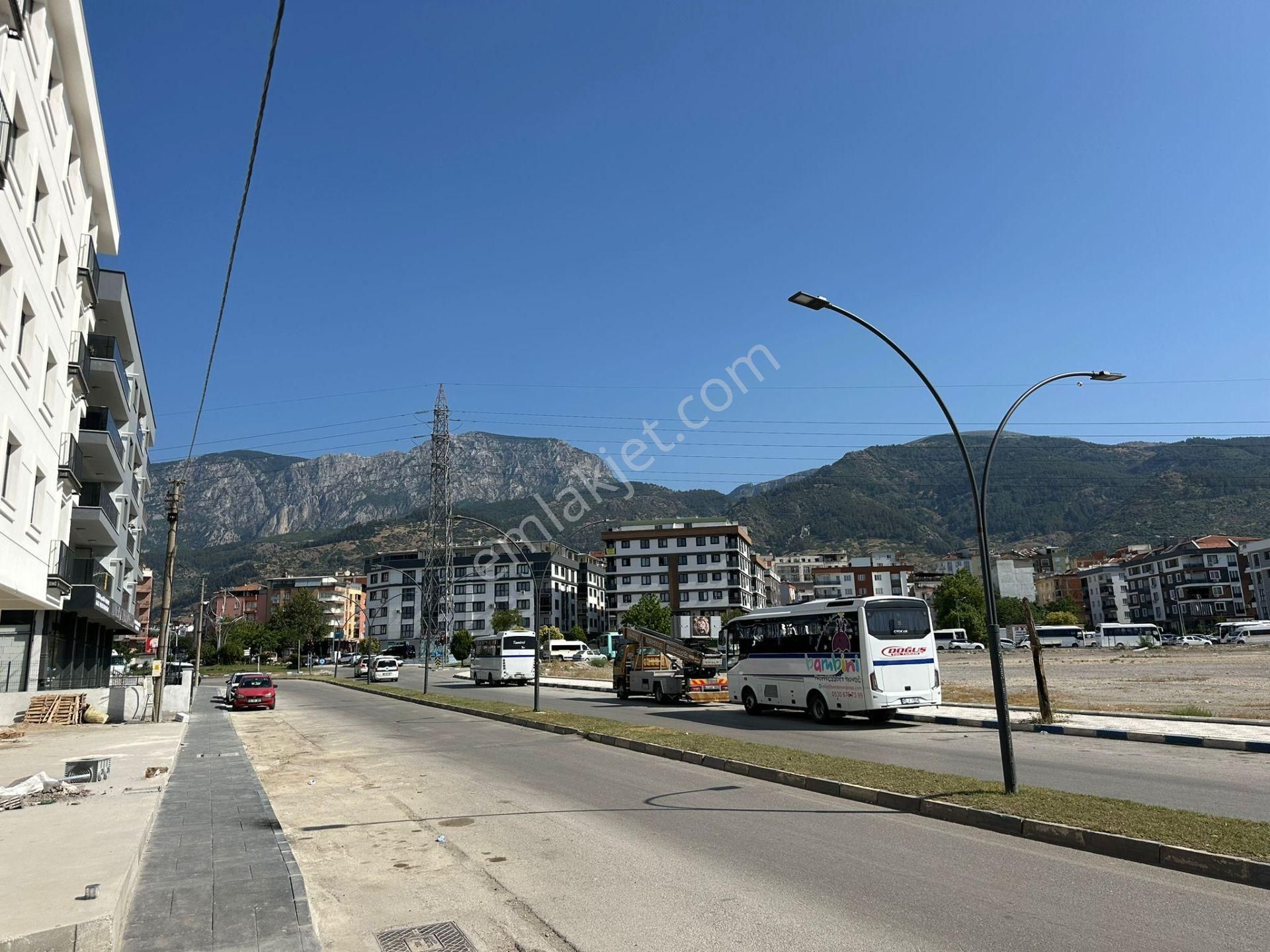 Zeki Emlak'tan Manisa Yenimahalle'de Eşyalı Kiralık 2+1 Ara Kat Daire