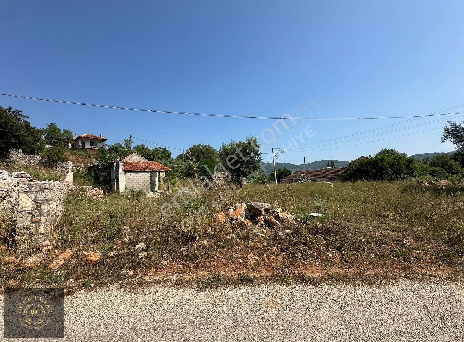 Uğur'dan Kayaköy Karakeçililer'de 1.014 M2 Kargır Ev Ve Avlusu