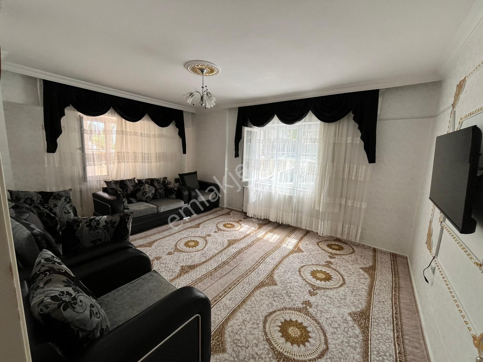 Doğan Emlak'tan Satılık 1+1 Doğalgazlı Müstakil Bahçeli Daire