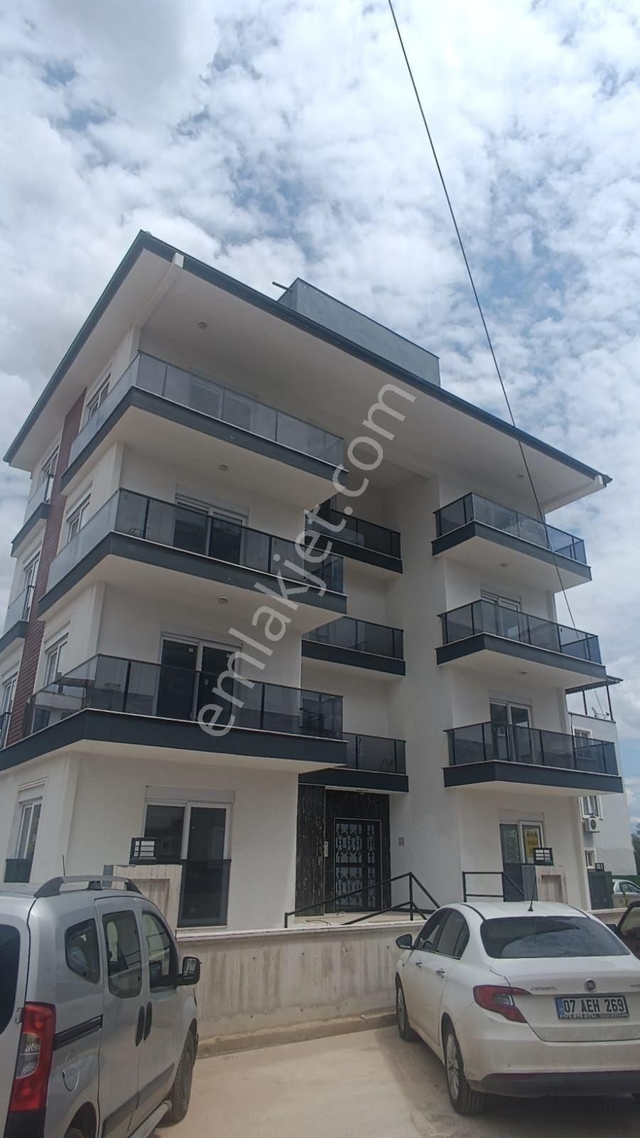 Devlet Hastanesi 500m Uluslararası Üniversite 1km
