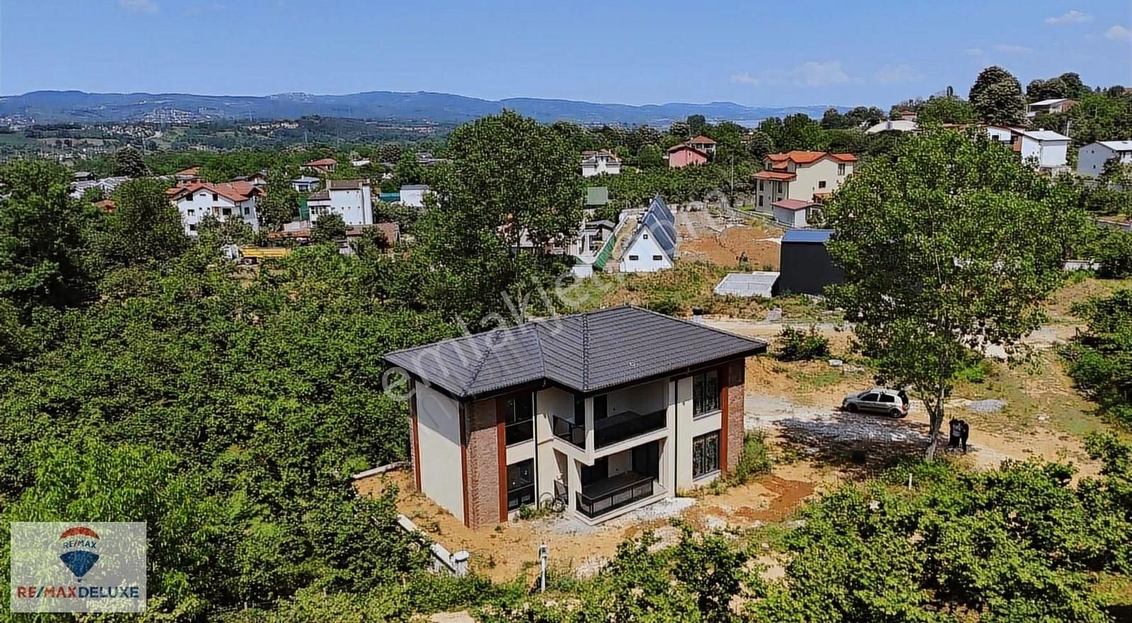 Kartepe Maşukiye' De Satılık 4+1 Müstakil Havuzlu Villa