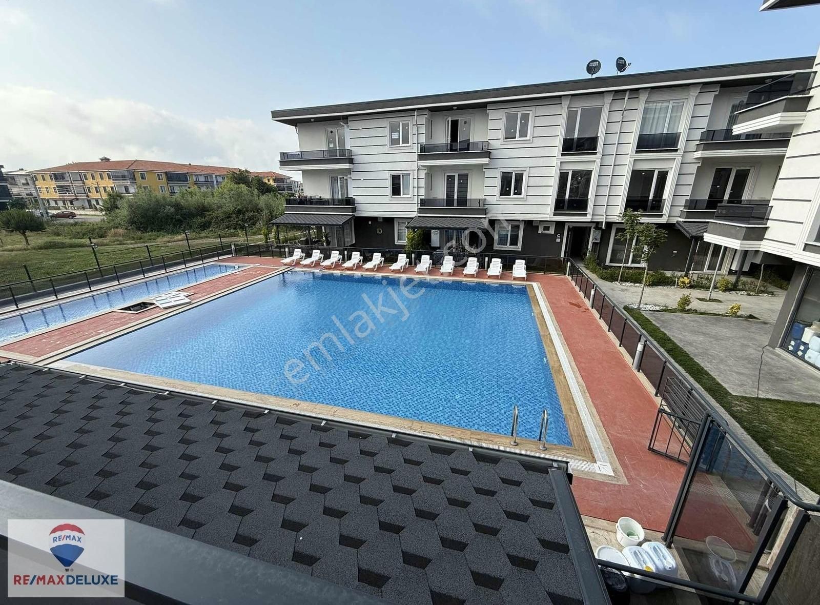 Karasu/sakarya İnci Evler Sitesin'de 2+1 Havuzlu Satılık Daire