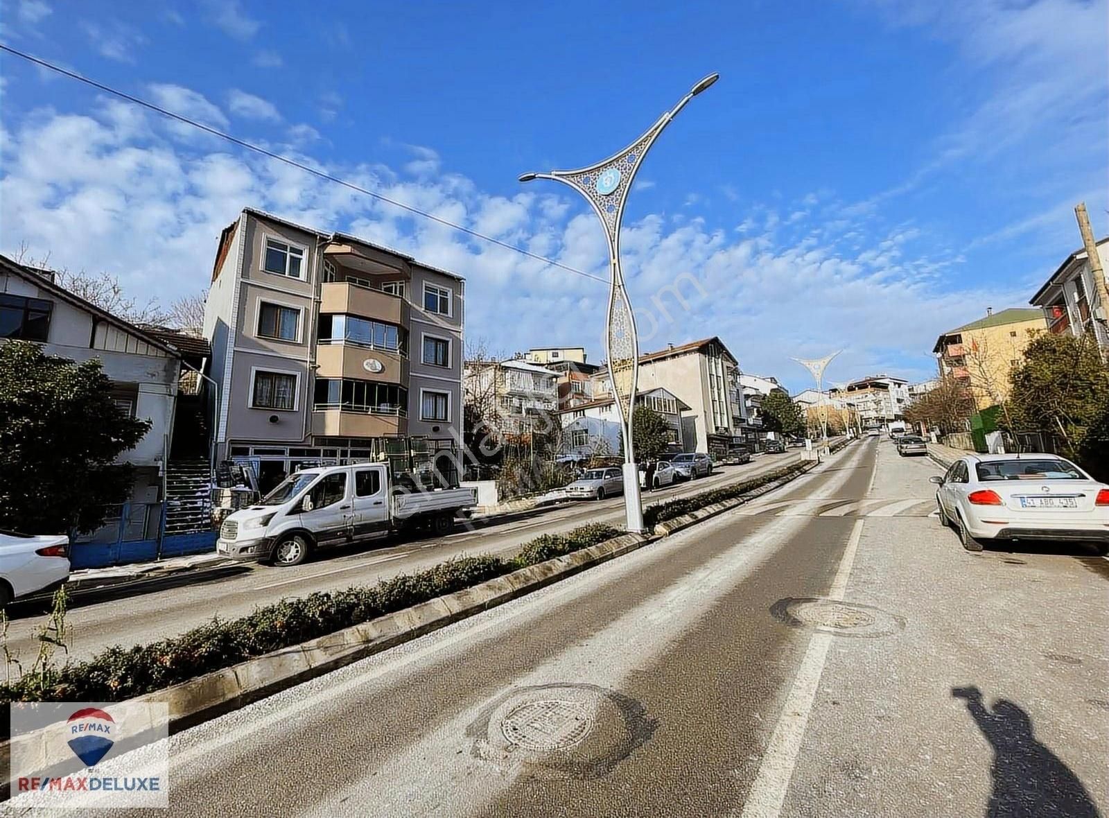 Kuruçeşme Merkez Satılık 130 M'2 Önü Açık Dükkan
