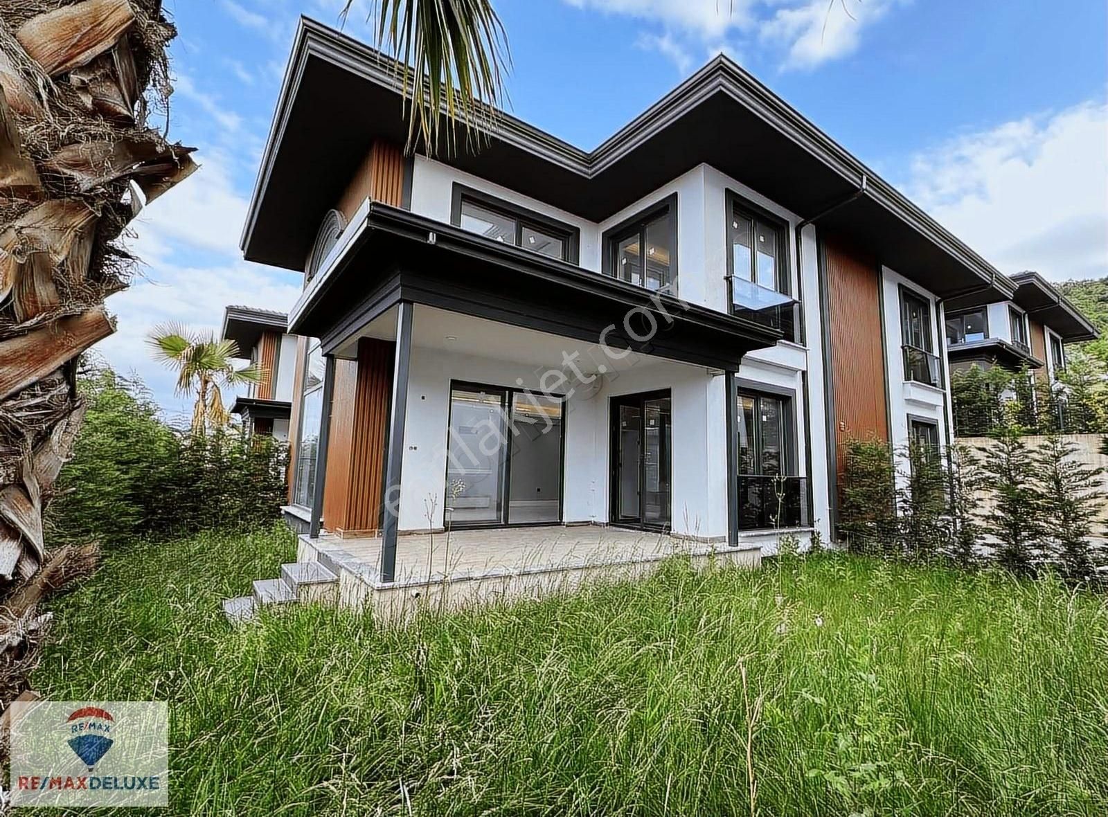 Başiskele Yenköy Yakamoz Villalarında Satılık 4+1 S.lüks Villa
