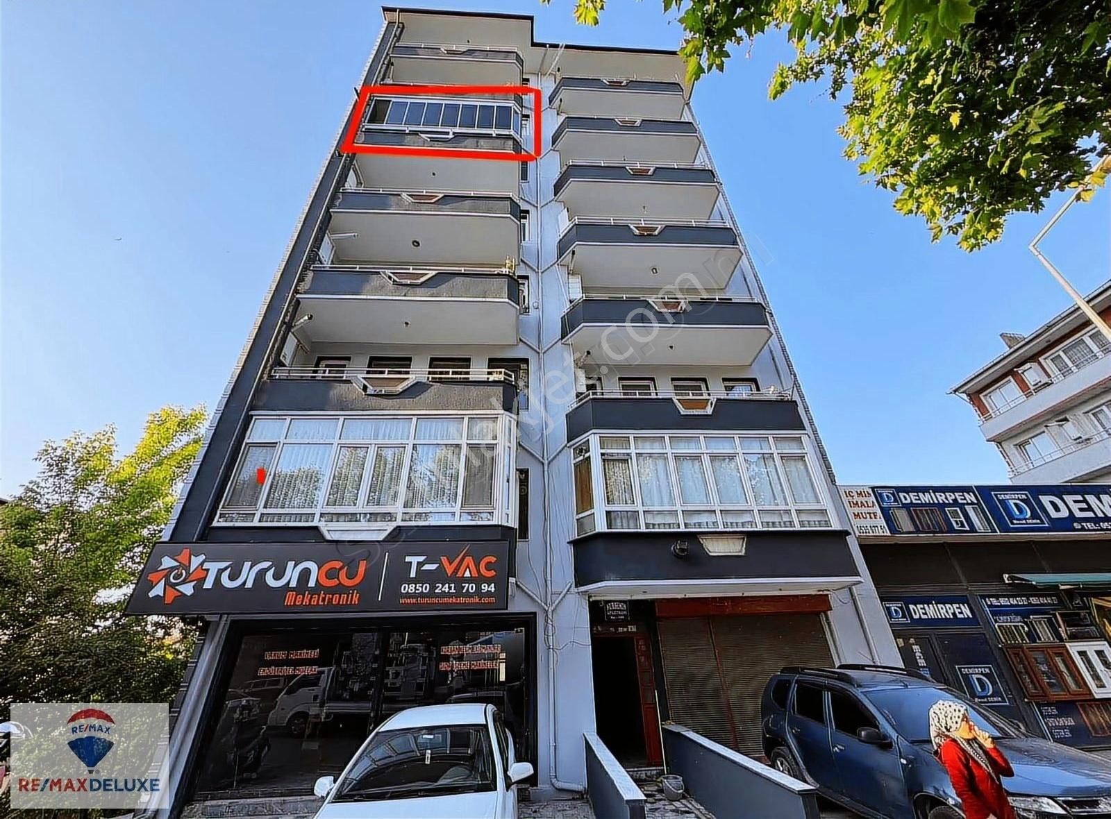 Gölcük Belediyesi Yanında Yol Üzeri İçi Yapılı 3+1 Satılık Daire