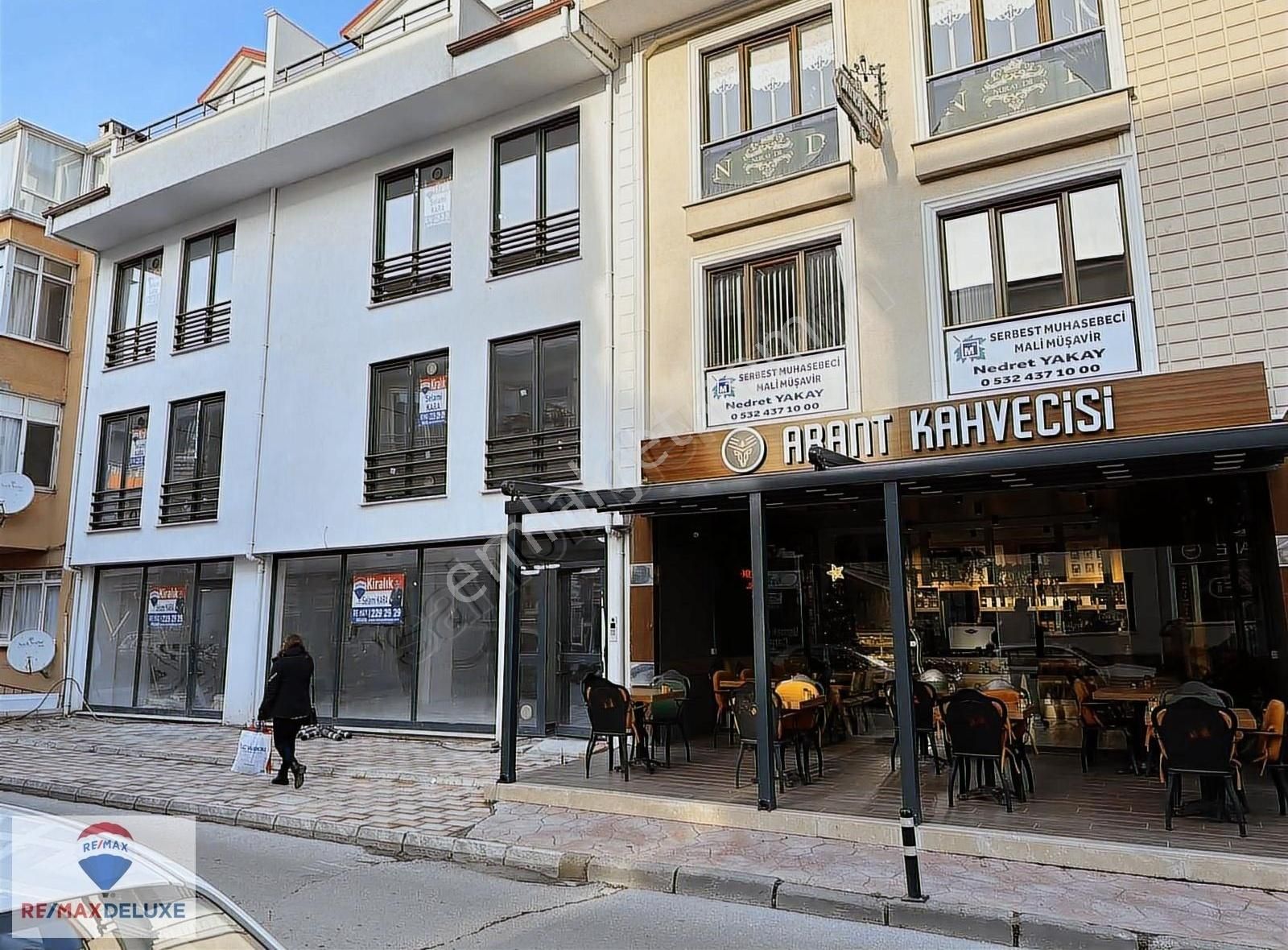 Gölcük Merkez'de Kiralık Asansörlü Balkonlu Net 85 M2 1+0 Ofis