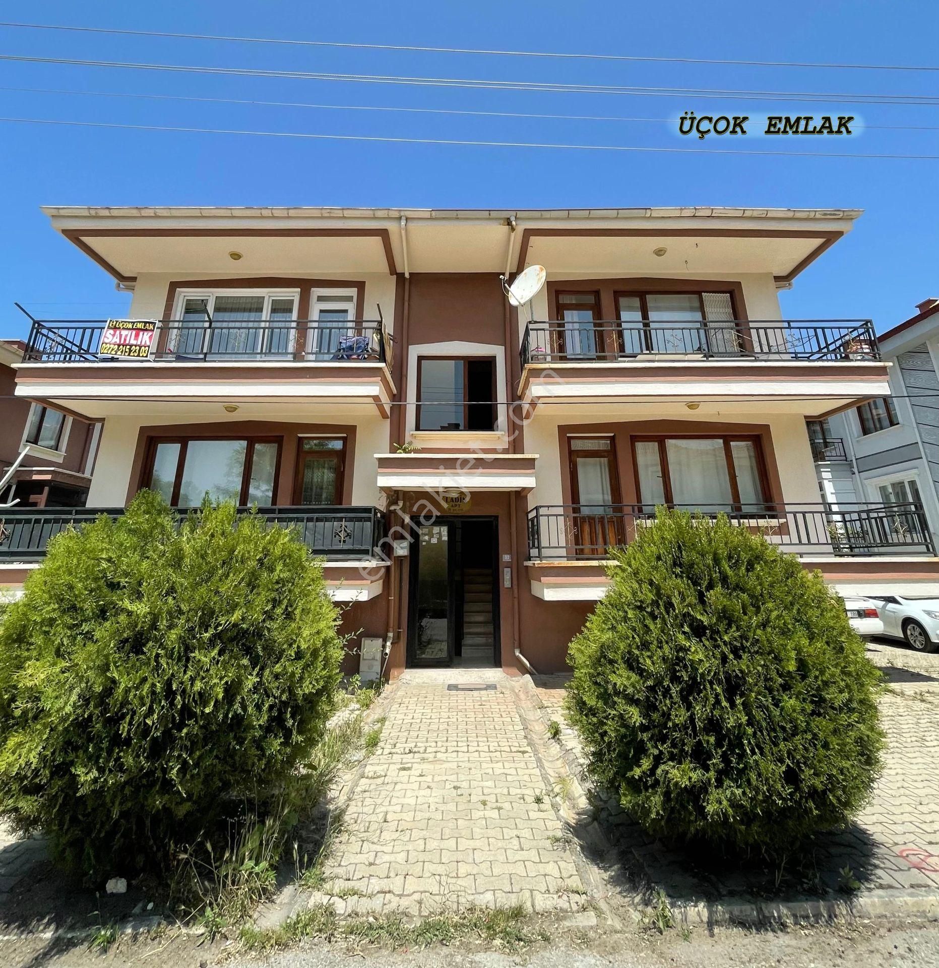 Afyon Üçok Emlaktan Fatih Mah Satılık 3+1 Fırsat Daire