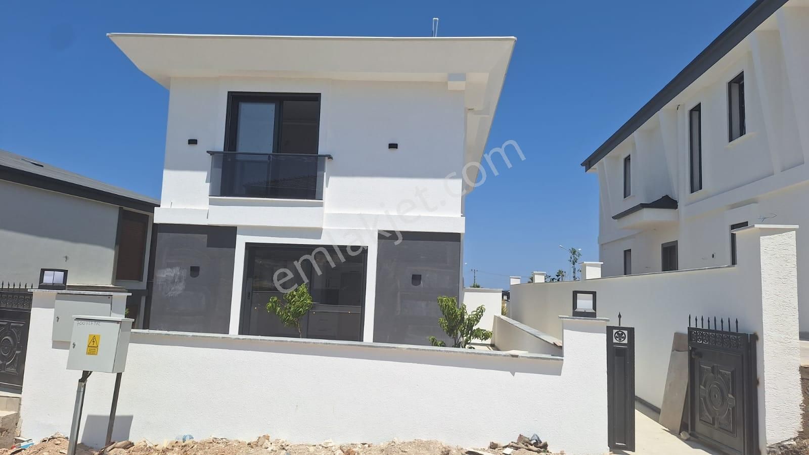 Didim Hisar Mahallesi 2+1 Açık Mutfak Havuzlu Bitişik Nizam Sıfır Villa