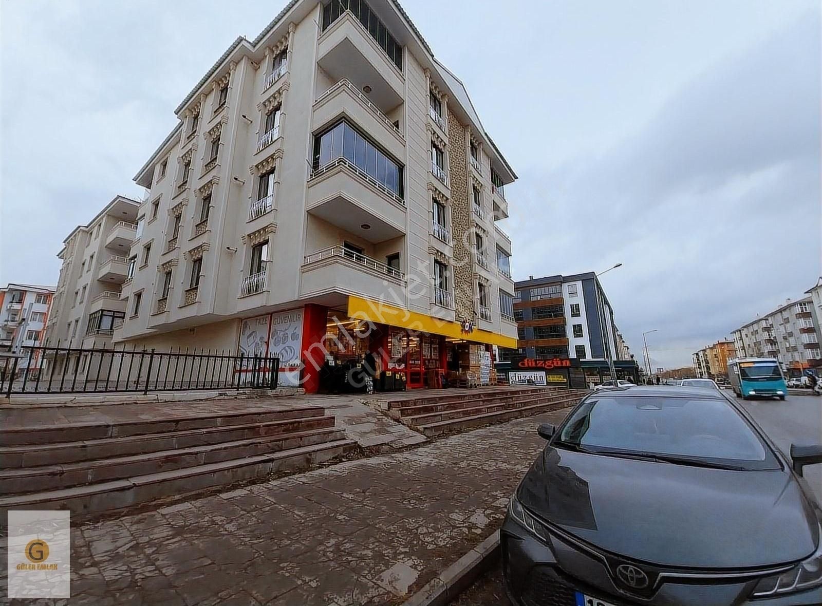 Güler Emlaktan Dadaşkentte Cadde Üzeri Satılık 3+1 Daire