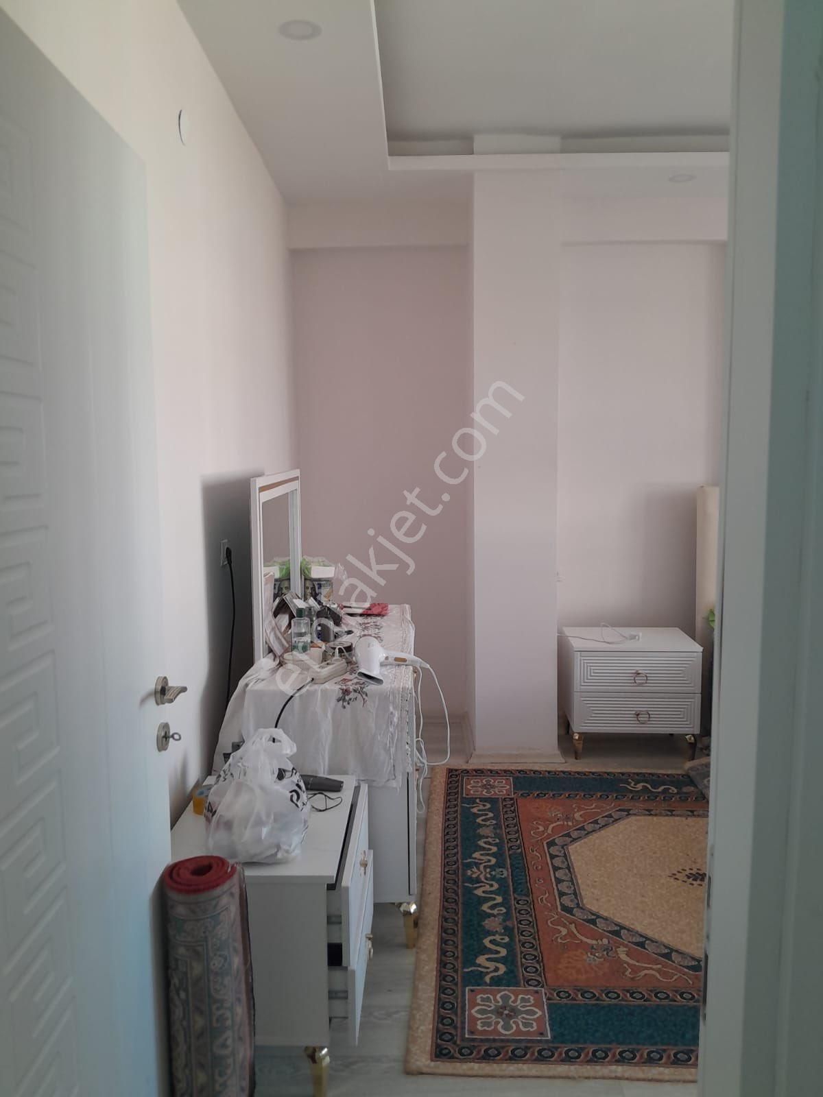 Acill Satılık Yüksek Giriş
