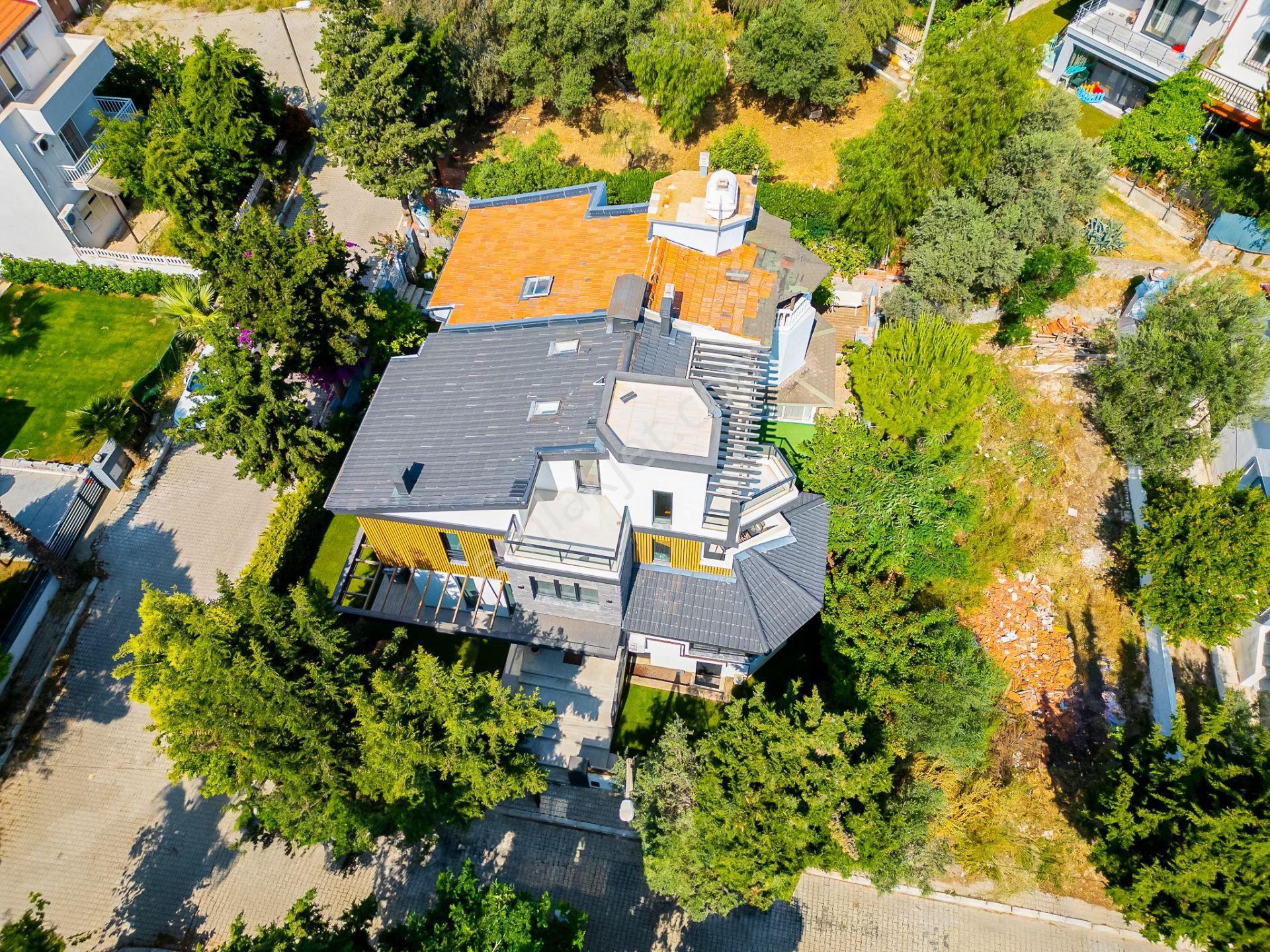 Urla Şirinkent Mahallesinde Müstakil Full Eşyalı Kiralık Villa