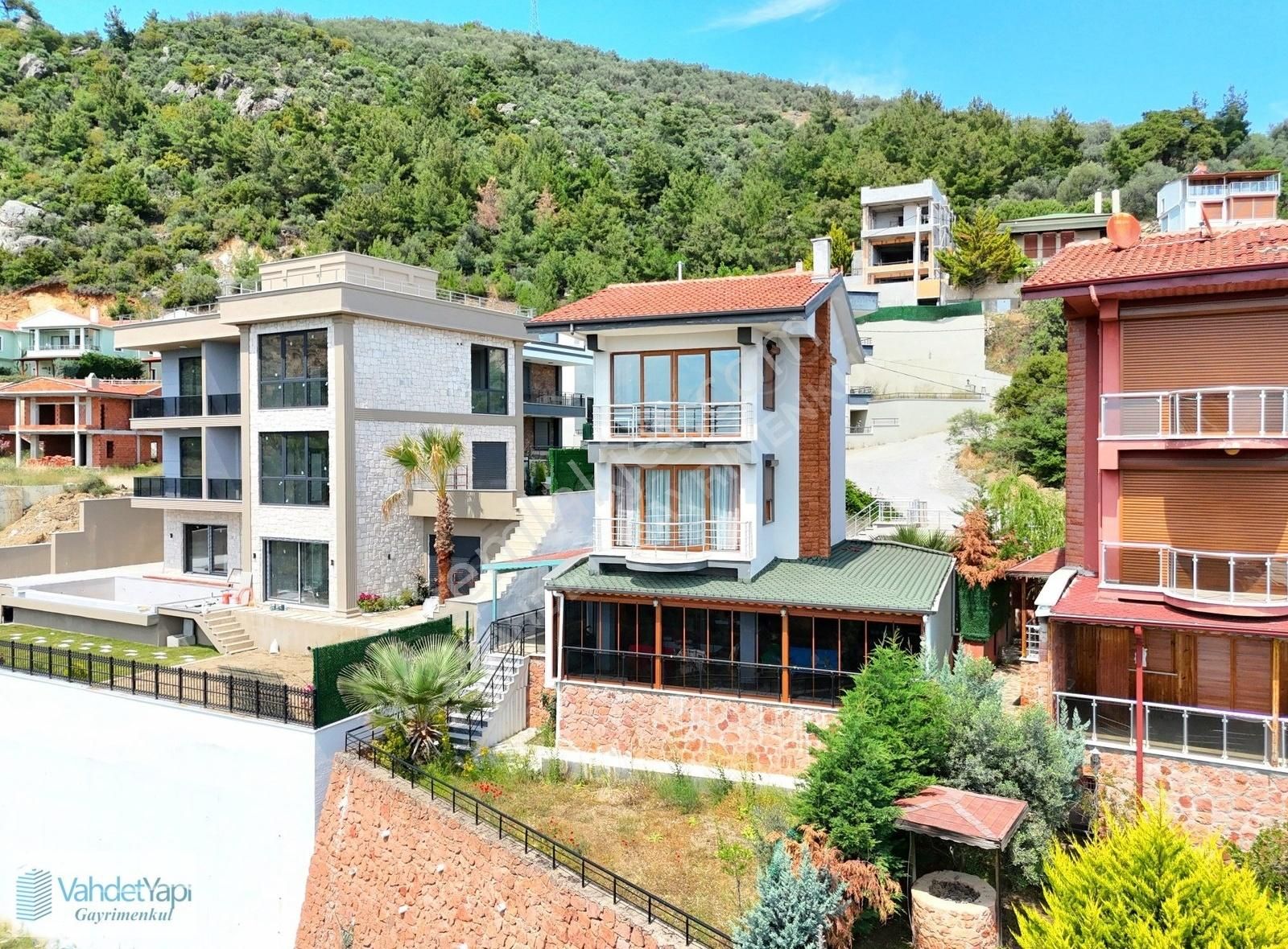 Vahdet'ten Full Deniz Manzaralı 4+1 Bahçeli Müstakil Villa !!!!!