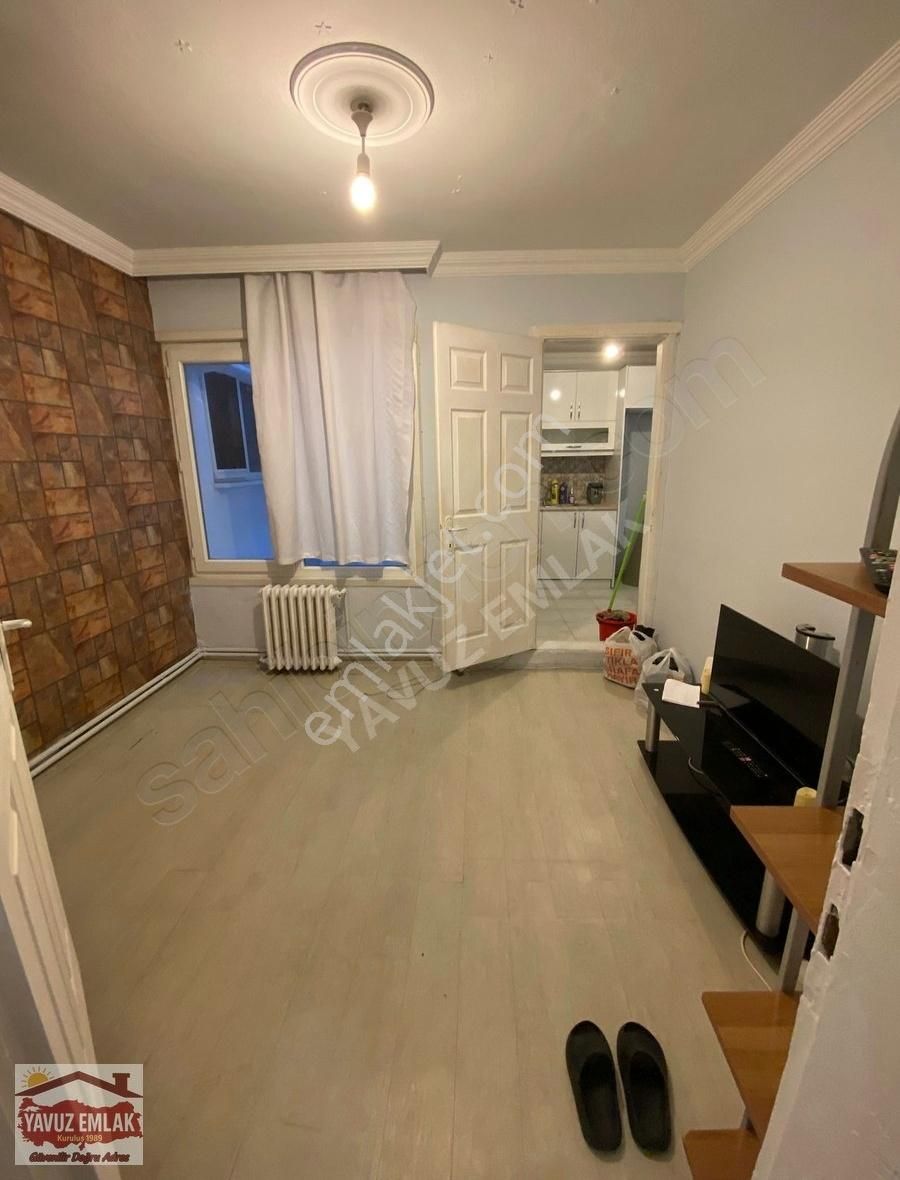 Beşiktaş Çarşıda Düzayak Paylaşımlı 1+1 Daire Açıklamayı O.