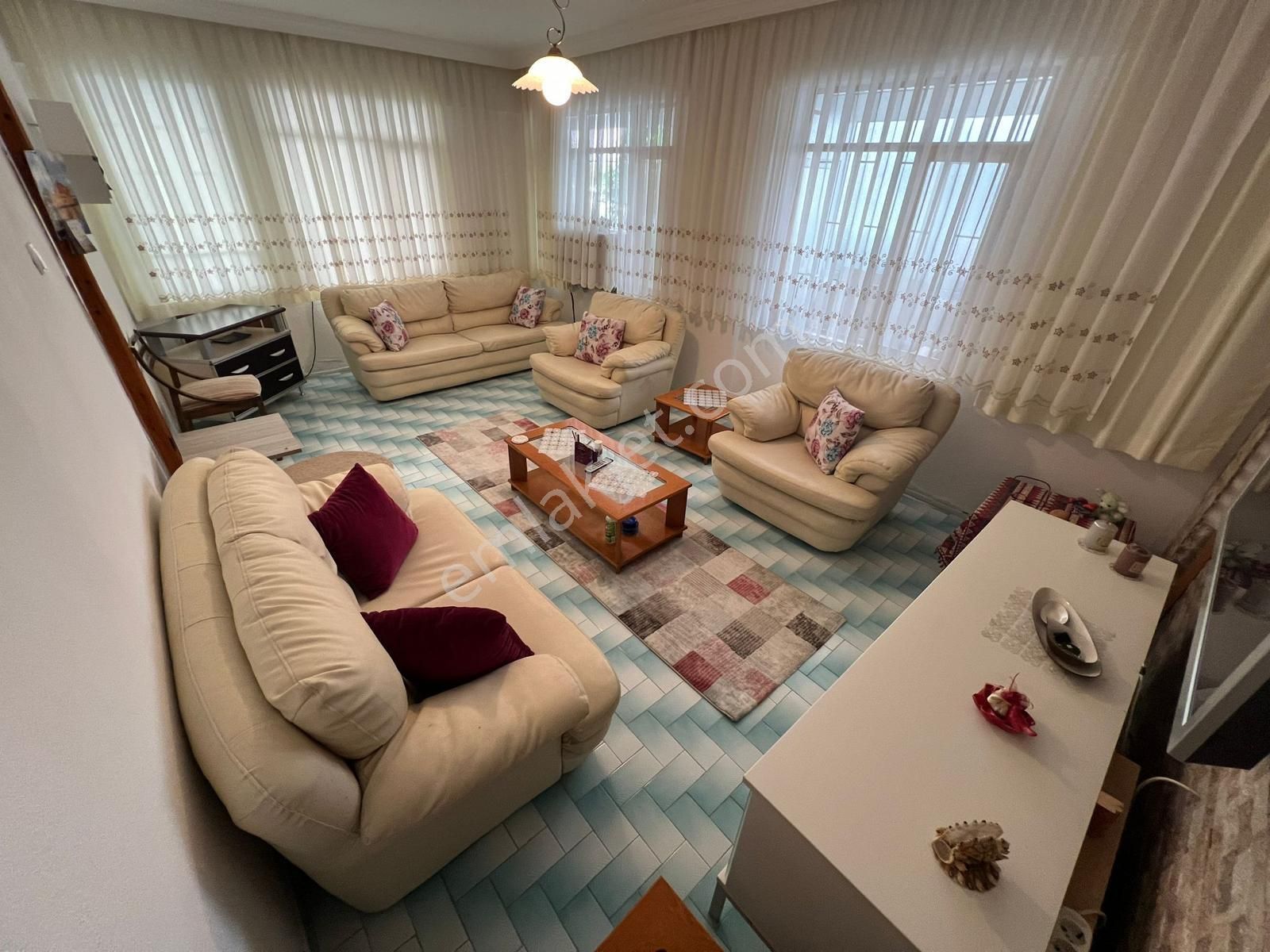Dora Dan Satılık Akçay Merkezde Bahçe Katı 2+1 Ayrı Mutfak Daire