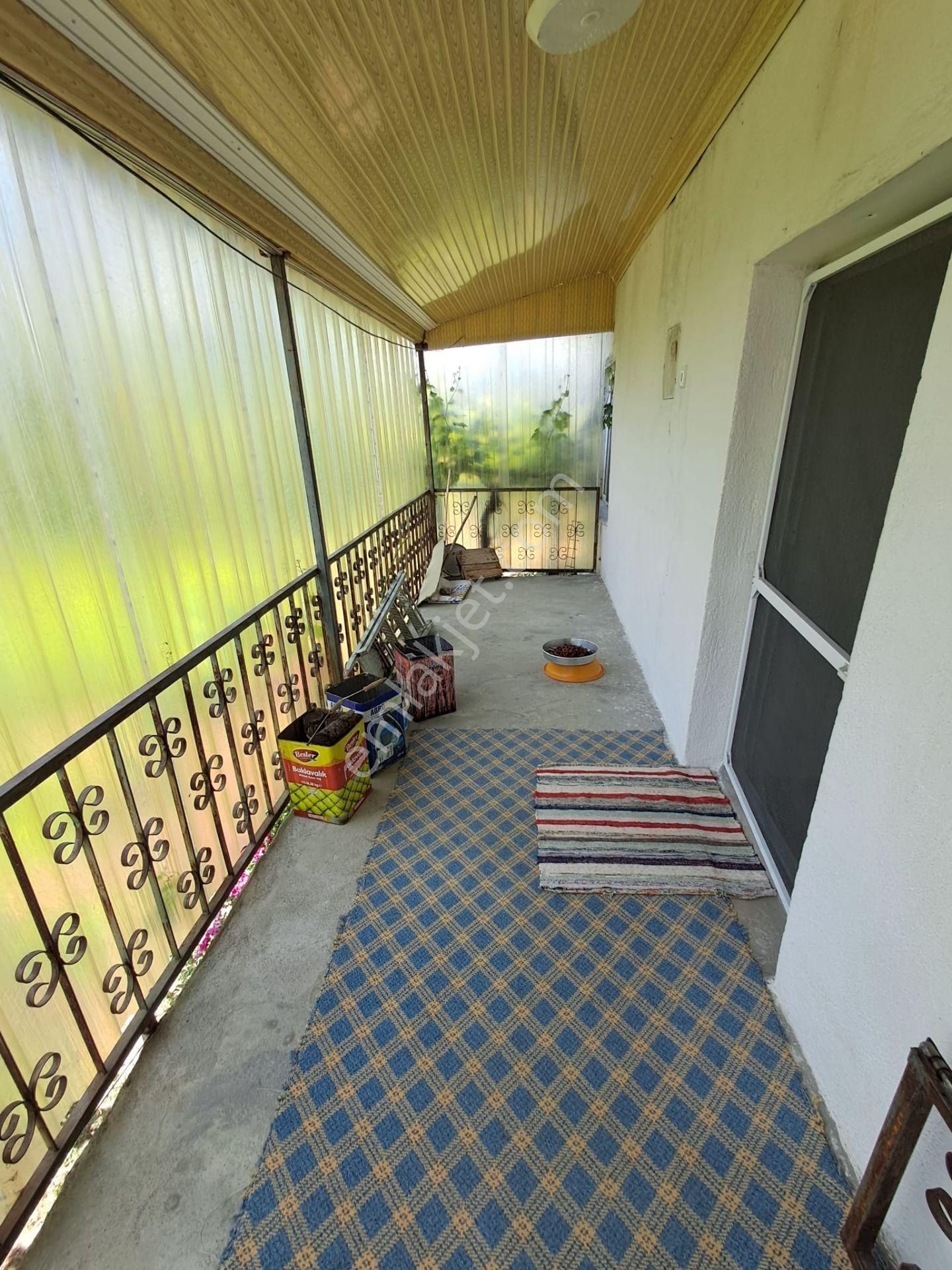 Çanakkale Yenice Umurlar Köyü 1140 M2 Bahçeli Satılık Müstakil Ev