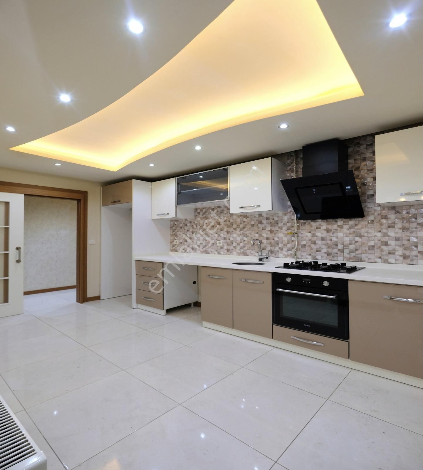 Esenyurt Turgut Özal Mahallesi Özaydın Sitesi Satılık 3+1 Daire