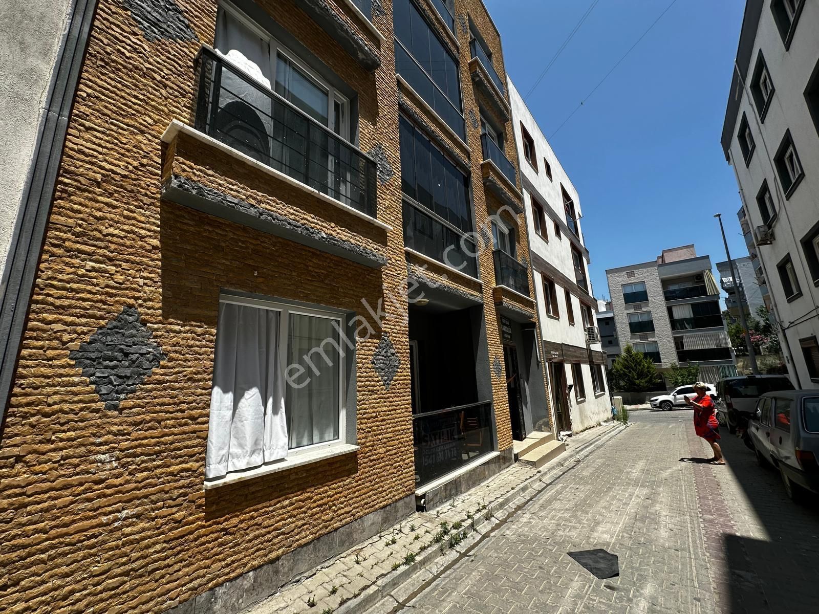 Kuşadası İkiçeşmelik Okula Markete Pazara 5 Dakika Yürüme Mesafesinde