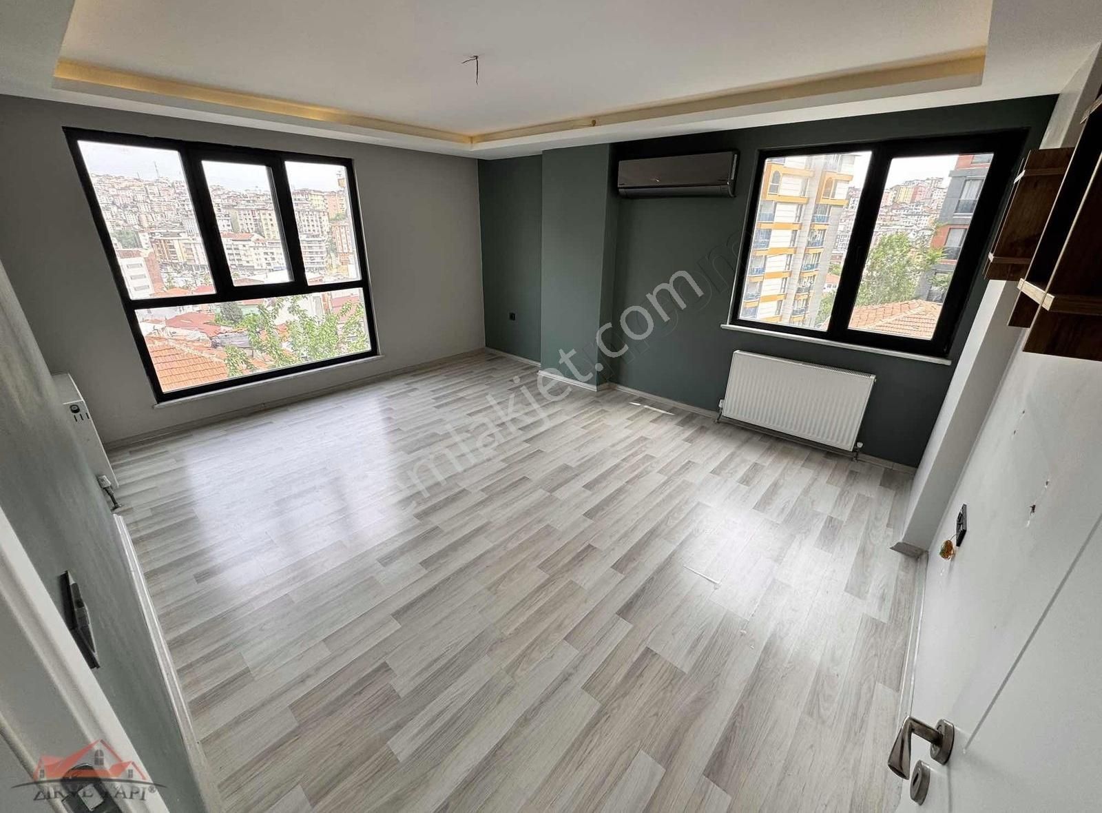 Karadolap Lüx Sitede Boş K.otoparklı 2.kat 2+1 95m2 5.450.000tl