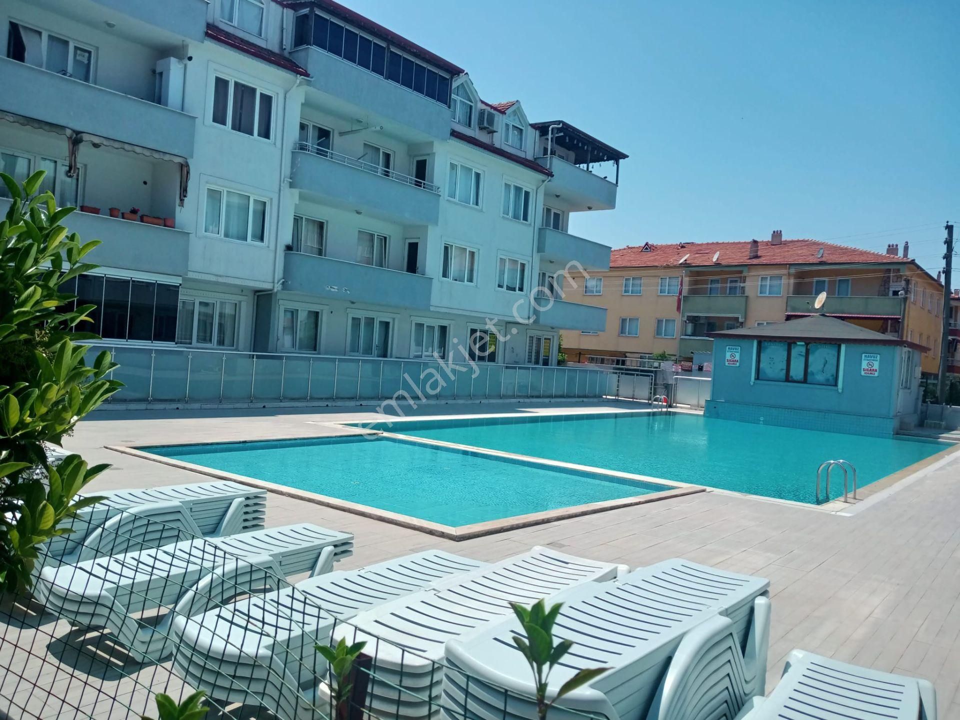 Denize Sıfır Havuzlu Güvenlikli 2+1 Kombili Katta