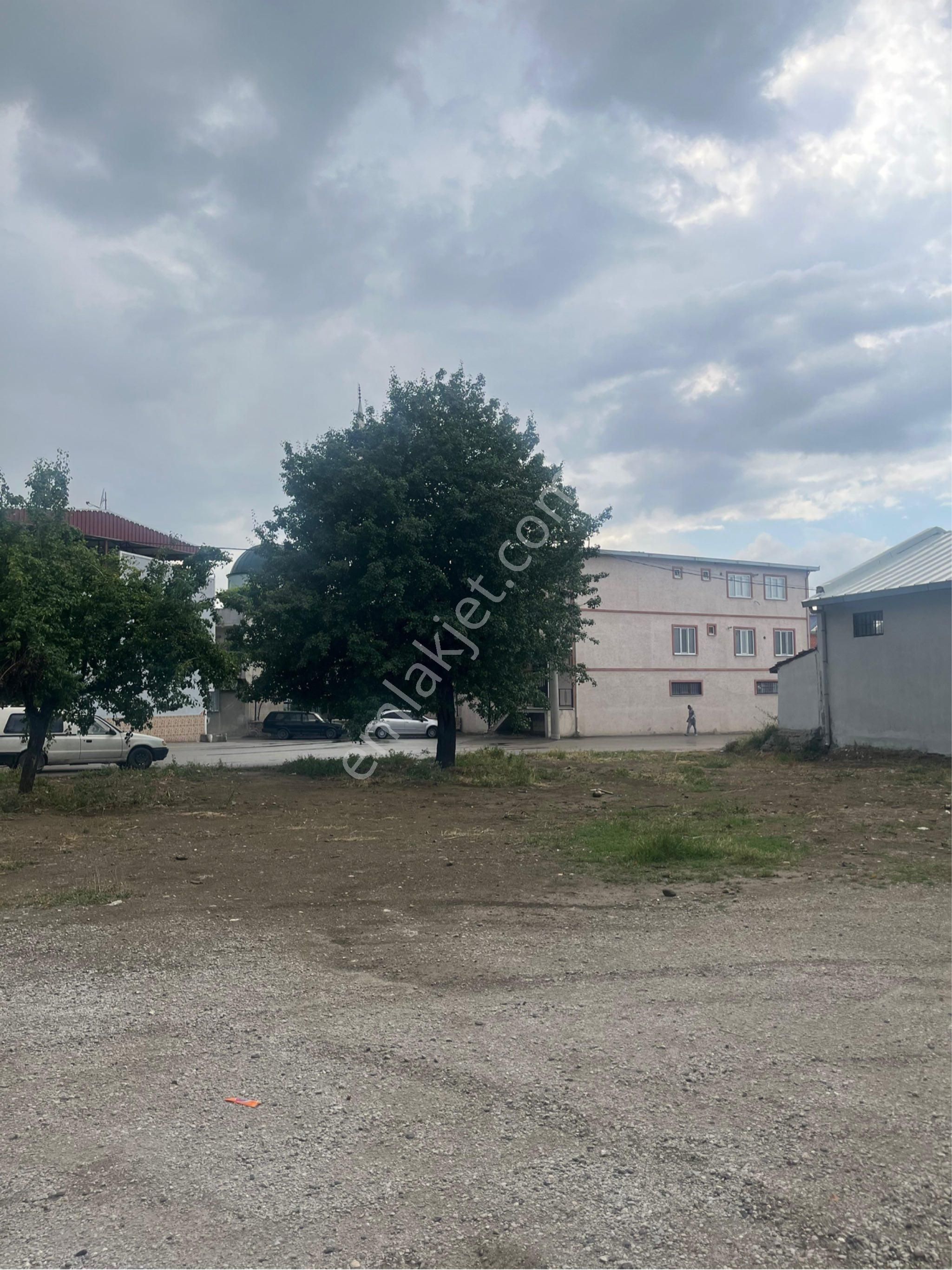 Demet Evlerde 135 M2 Ticari+konut Satılk Arsa