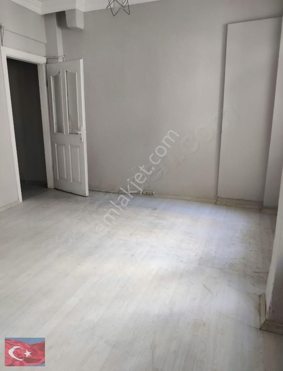 Kocamustafapaşa Nazif Gürman Caddesinde Kiralık Daire