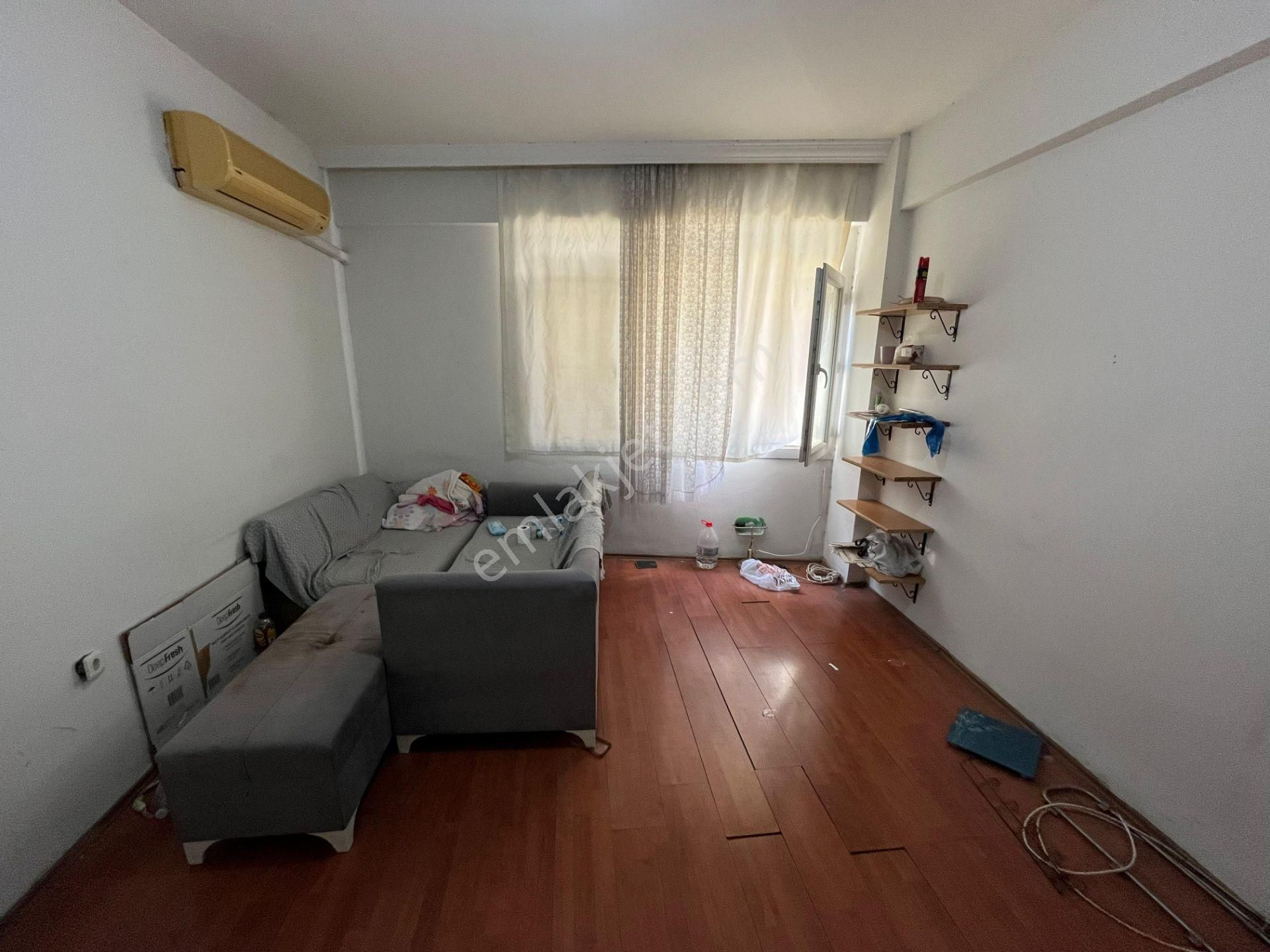 Karşıyaka Sahile 50m Mesafe'de 2+1 Kiralık Daire !