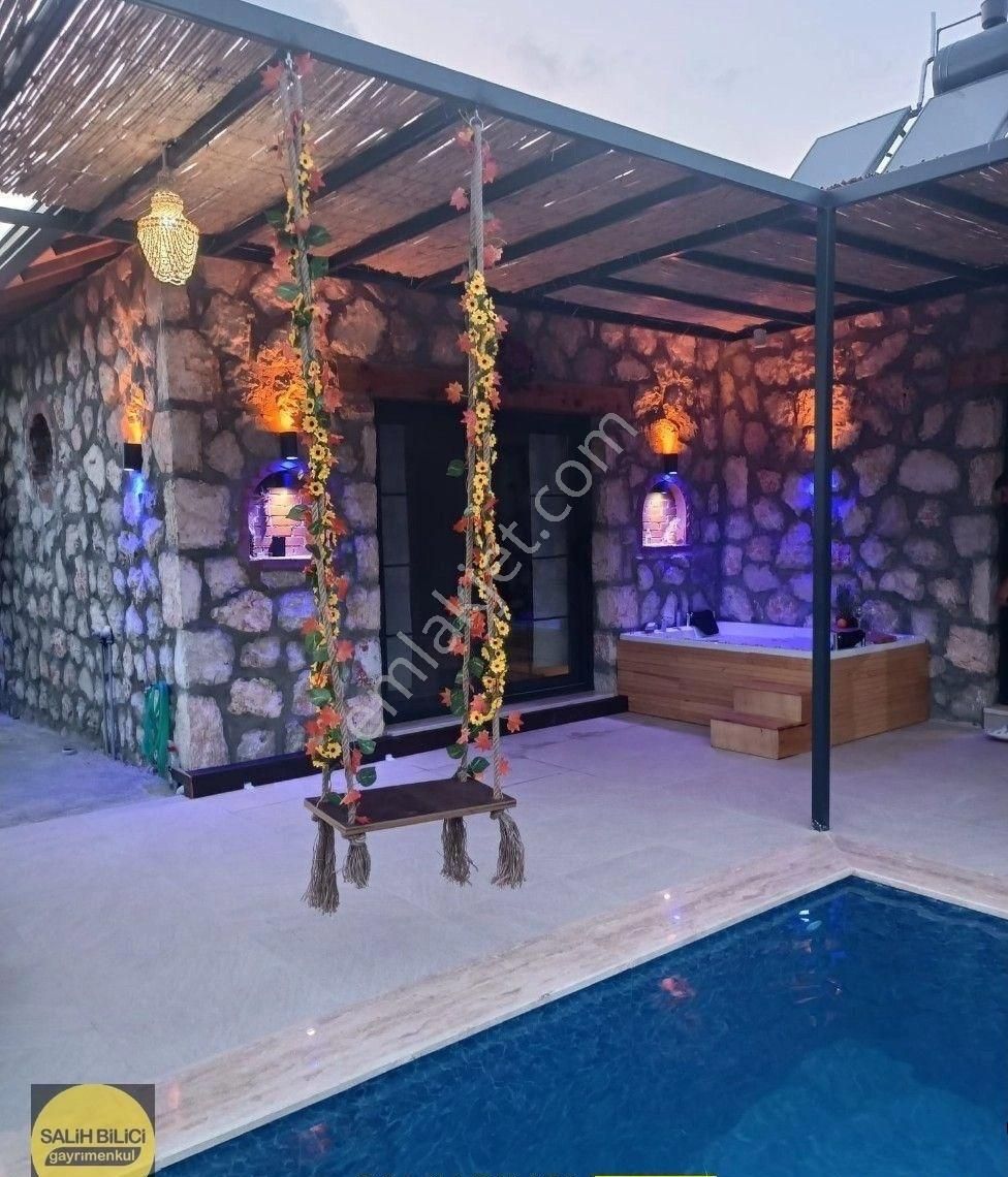 Salih Bilici'den Muğla Seydikemerde Günlük Kiralık Taş Villa