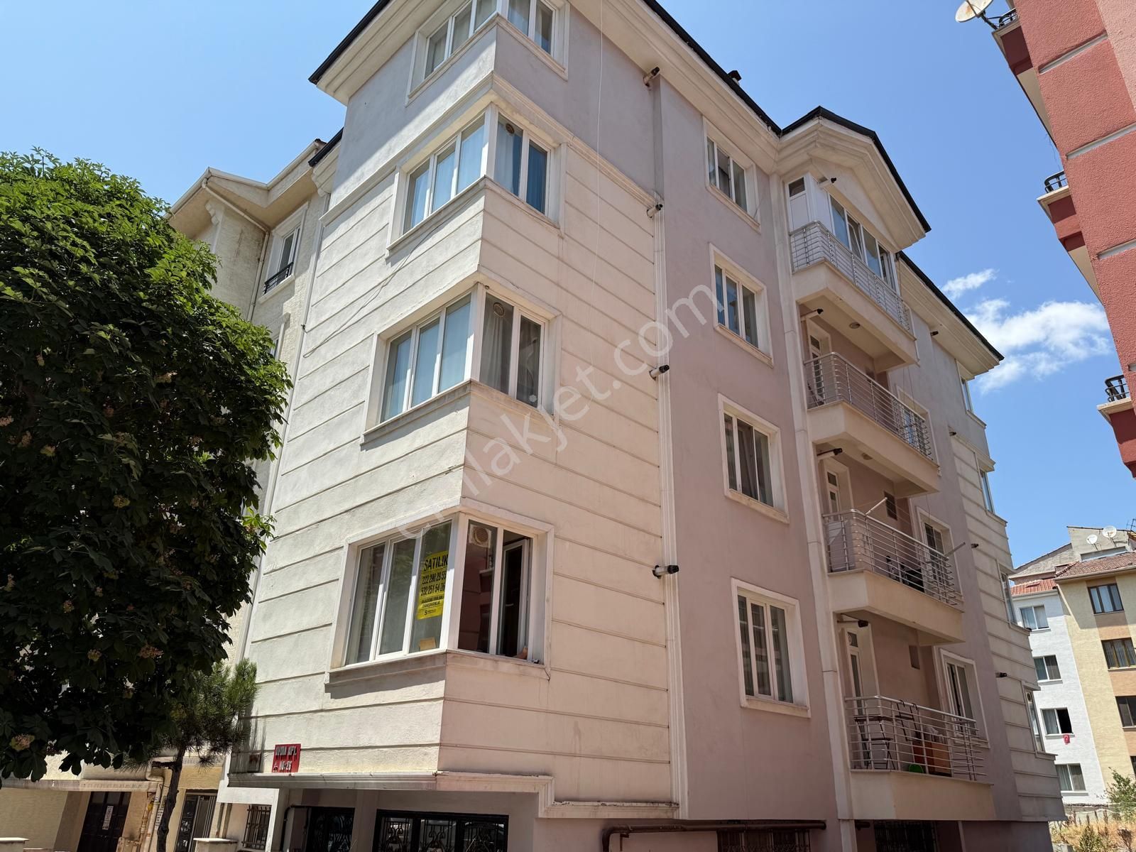 Yzg Den Aöf Arkası Eşyalı Ara Kat Asansörlü Balkonlu Kiralık 1+1 Daire