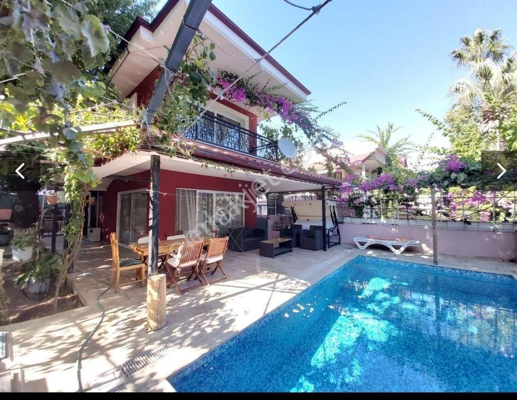 Müjgan Emlaktan Marmaris İçmelerde Eşyalı Havuzlu Kiralık Villa