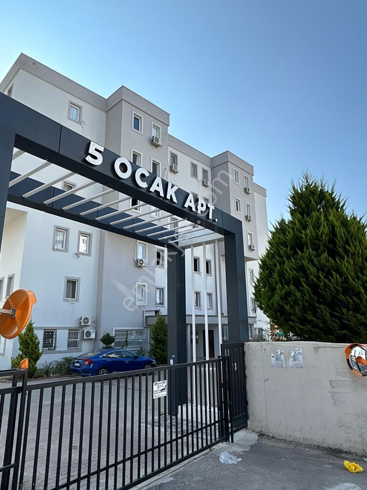 Demirhan Emlak'tan Stadyum Karşısı Macera Park'ın Yani Düşük Katlı Daire