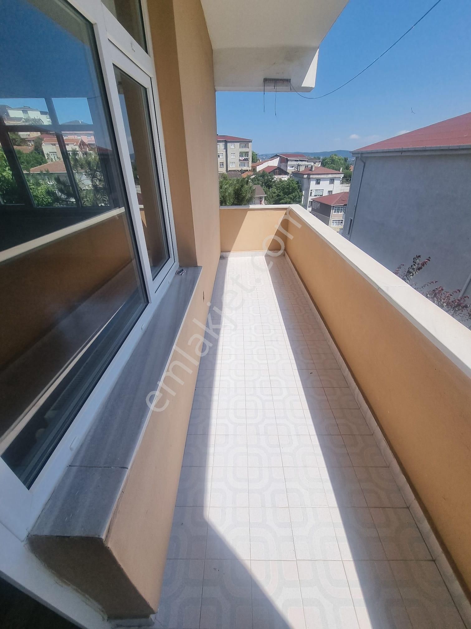 Tarabya Cumhuriyette Ulaşım Çarşı Yakın 3+1 Kiralık Daire