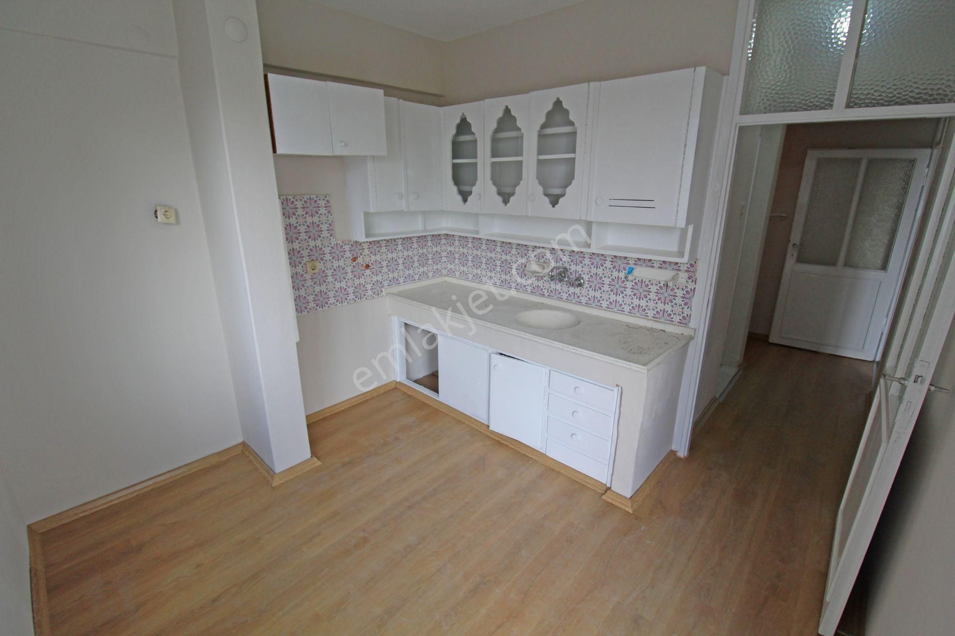 Refet Bele Mah.eski İzmir Cad.yakını,bahçeli 2+1 Kiralık Daire