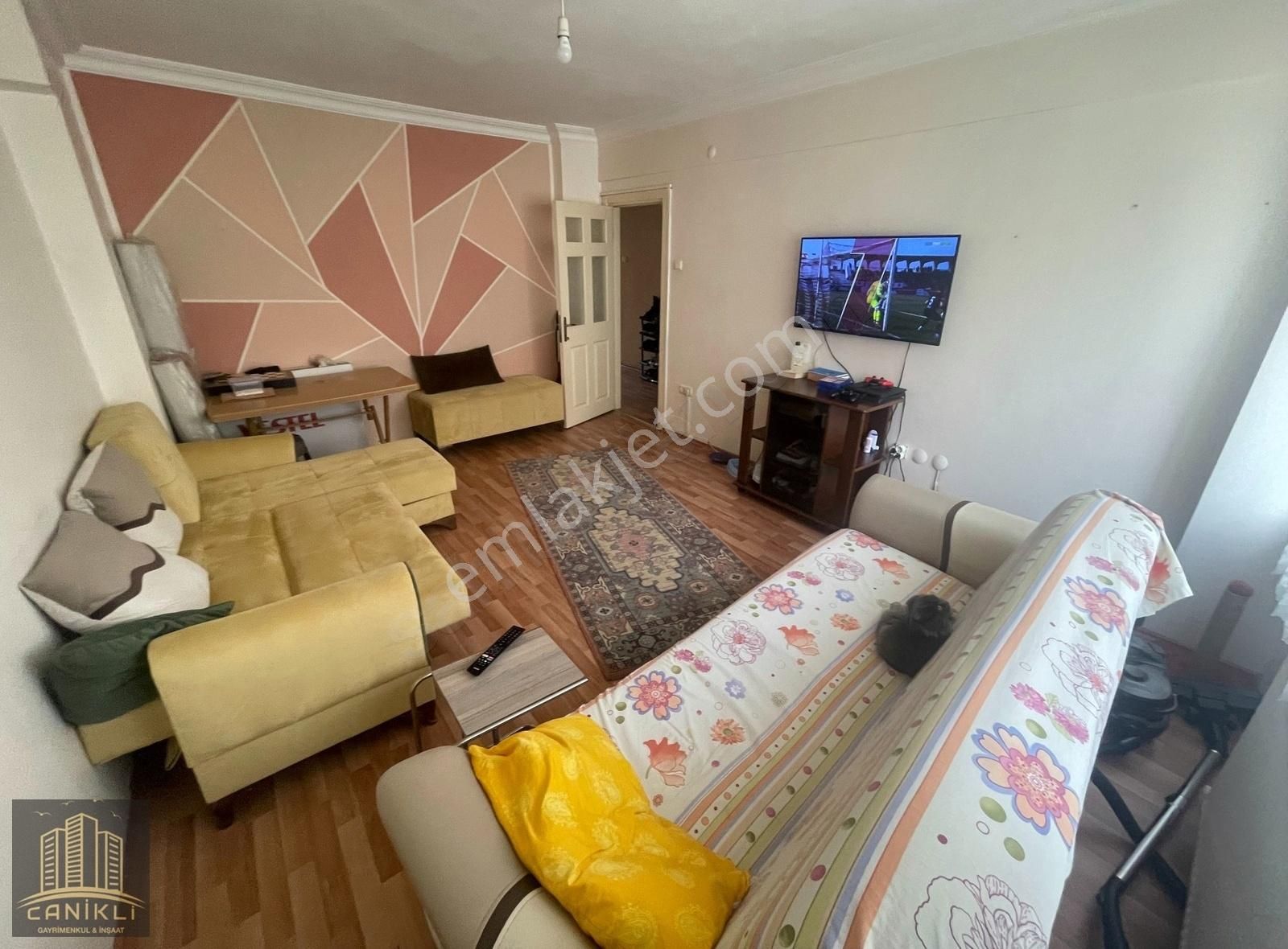 Eyüp Sultan Merkez Mahallesinde 90m² 2+1 1.kat Satılık Daire