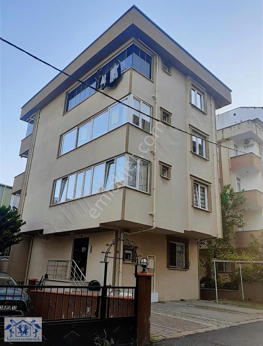 Kadıköy Metrosuna E-5 Anayola Yürüme 5 Dk. Arakat 100m2 Güney C.