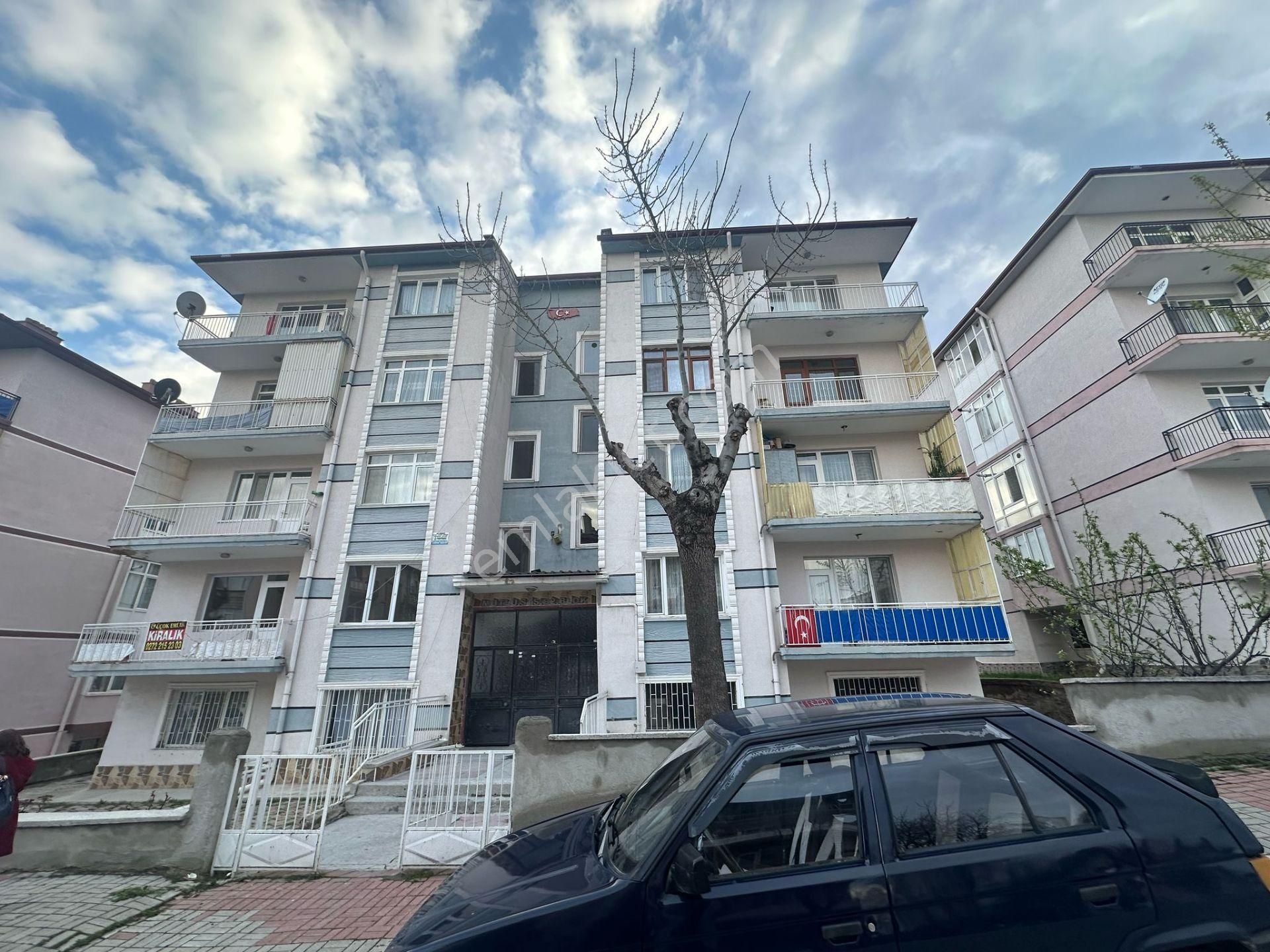 Afyon Üçok Emlaktan Harbiş Gazi Mah Satılık 3+1 1 Kat Daire