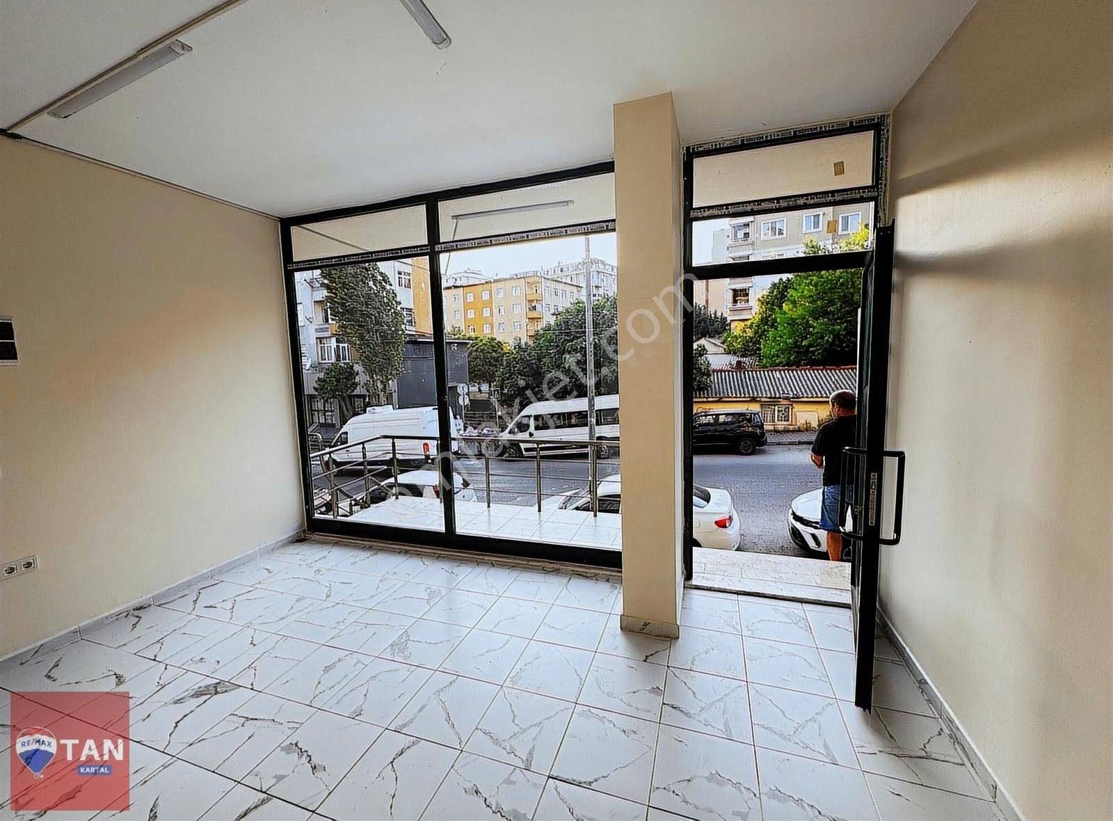 Maltepe Zümrütevler İşlek Konumda Kiralık Dükkan