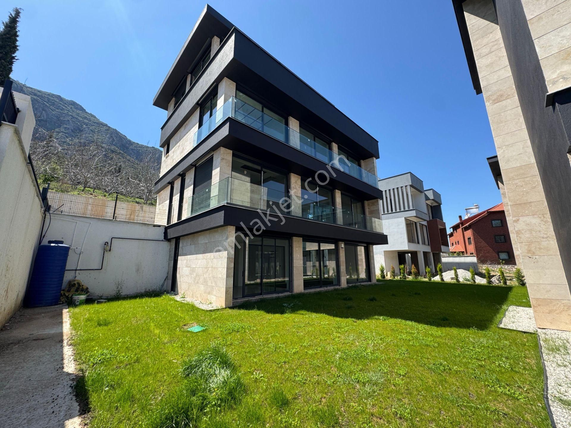 Zeytinköy Mevki Manzaralı Emsalsiz Müstakil Kapalı Havuzlu Villa !